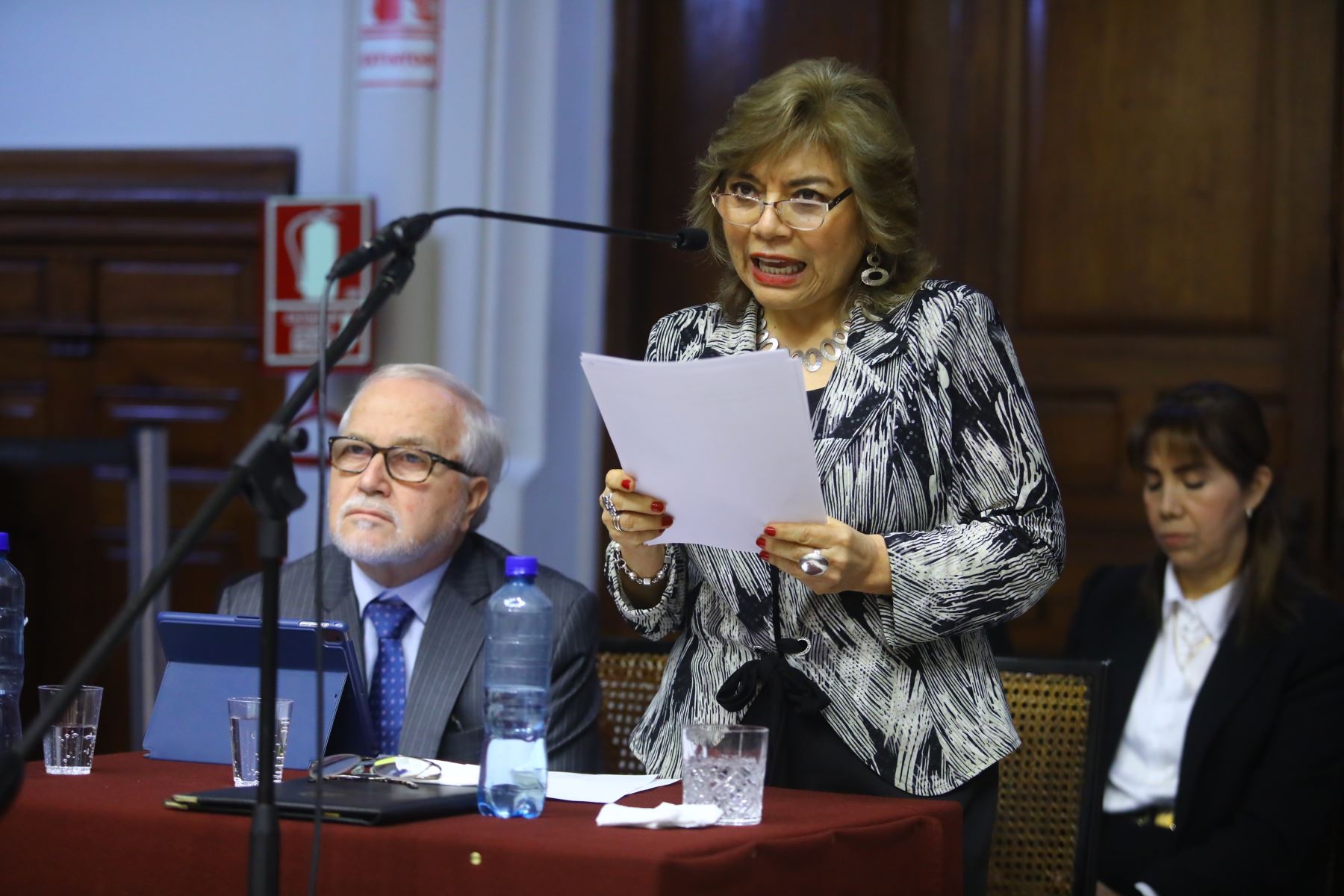 Exfuncionaria aseguró que la actual fiscal de la Nación busca encubrir investigación contra su hermana.