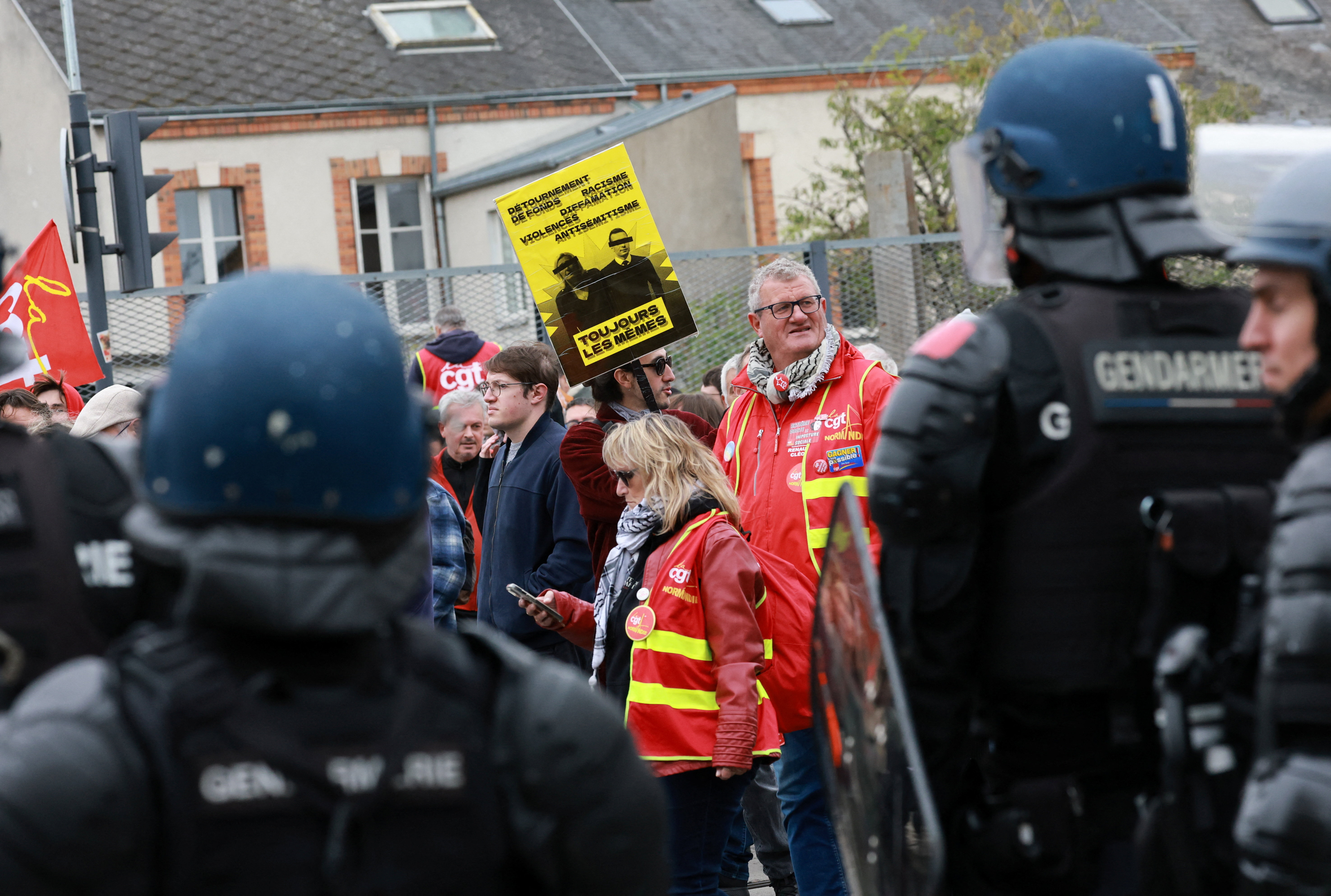 EN VIVO | Miles de personas vuelven a marchar en Par&iacute;s y otras ciudades de Francia en medio de un fuerte operativo de seguridad