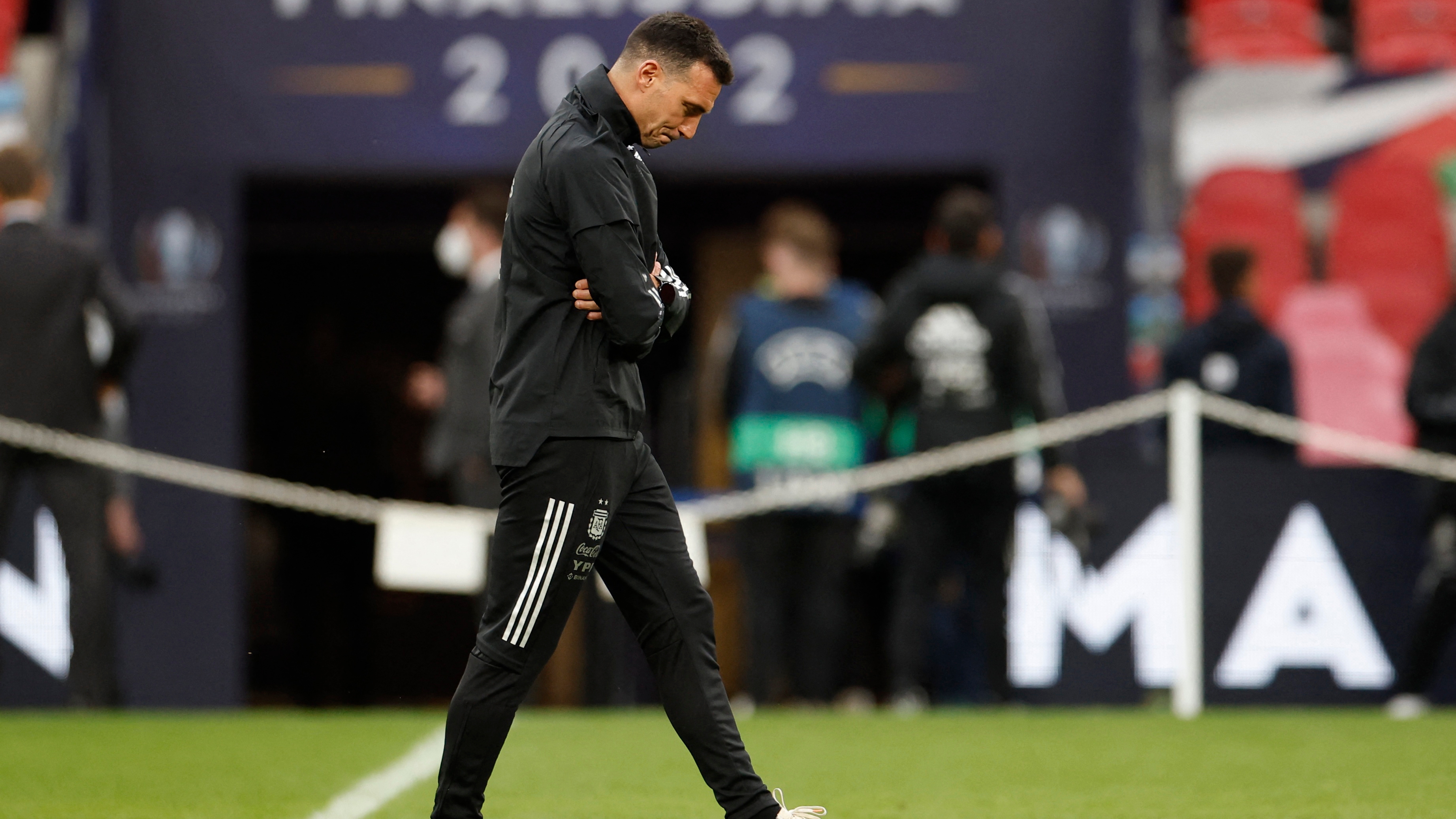 Soccer Football - Finalissima - Argentina - Training - Wembley Stadium, London, Britain - May 31, 2022 Argentina coach Lionel Scaloni during training Action Images via Reuters/Peter Cziborra