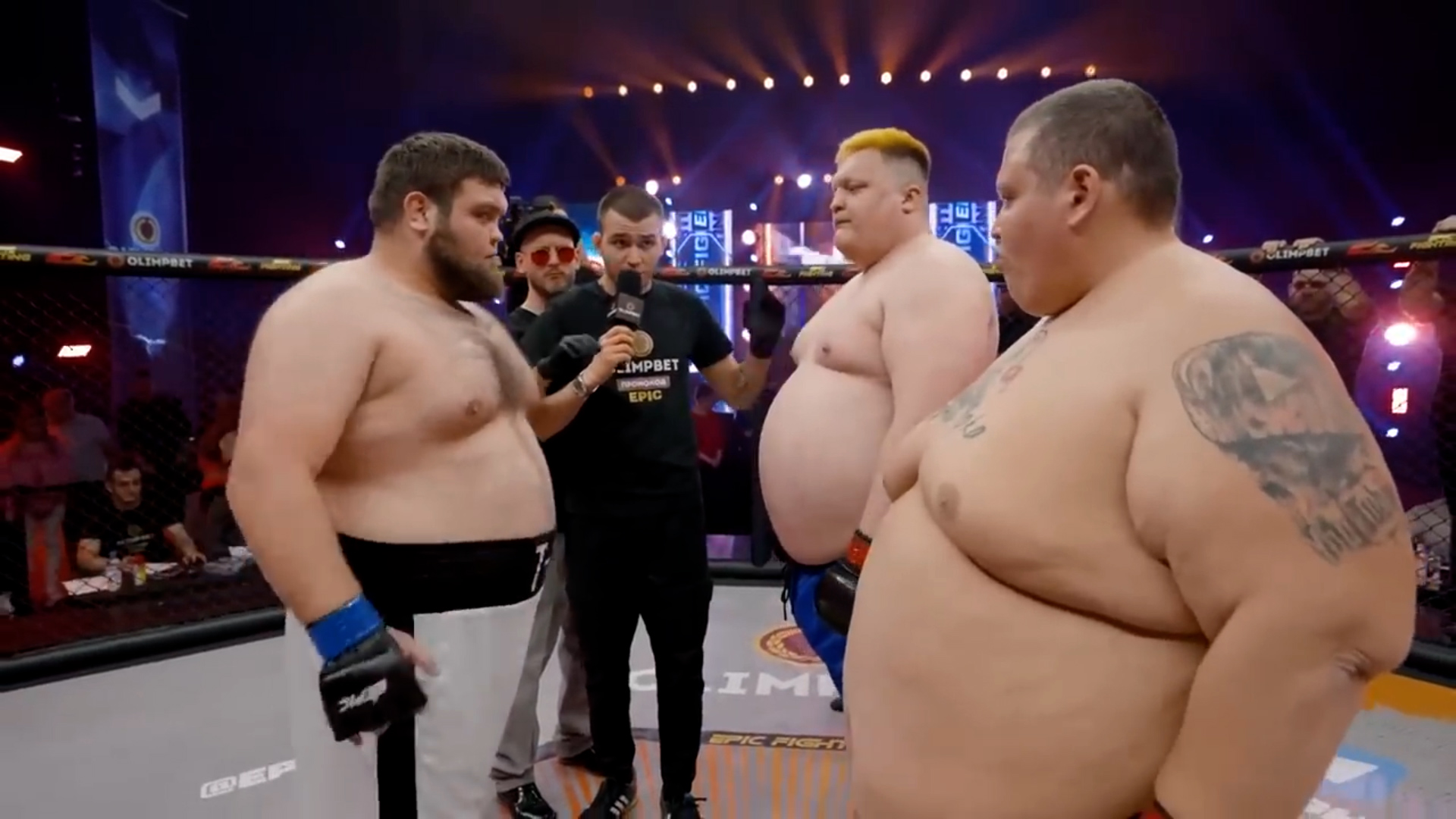 Insólito combate de MMA en Rusia: un peleador profesional enfrentó a dos aficionados que lo superaban por 226 kilos