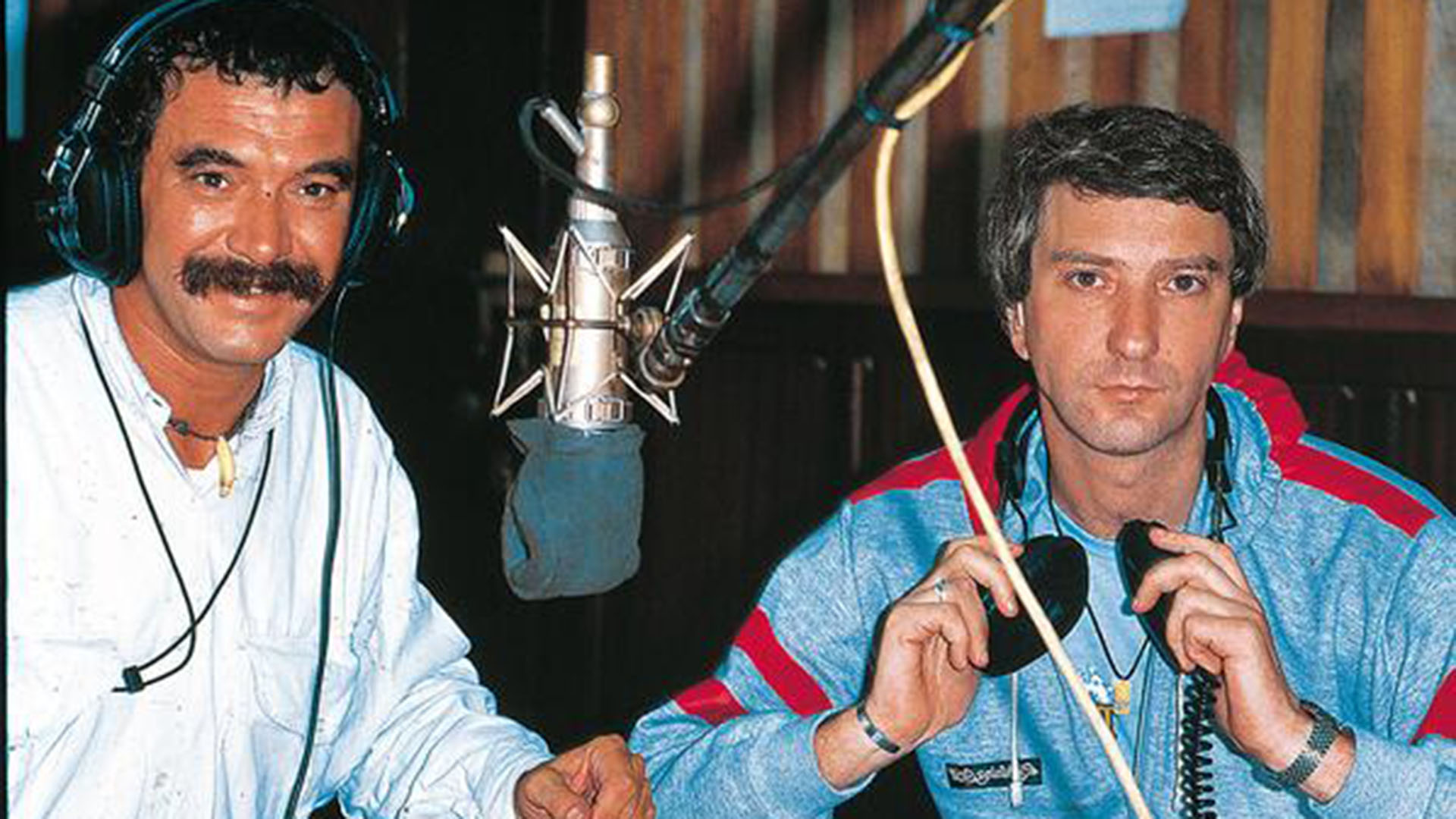 Mauro en la radio, su primer amor en el periodismo. Con él Rolando Hanglin