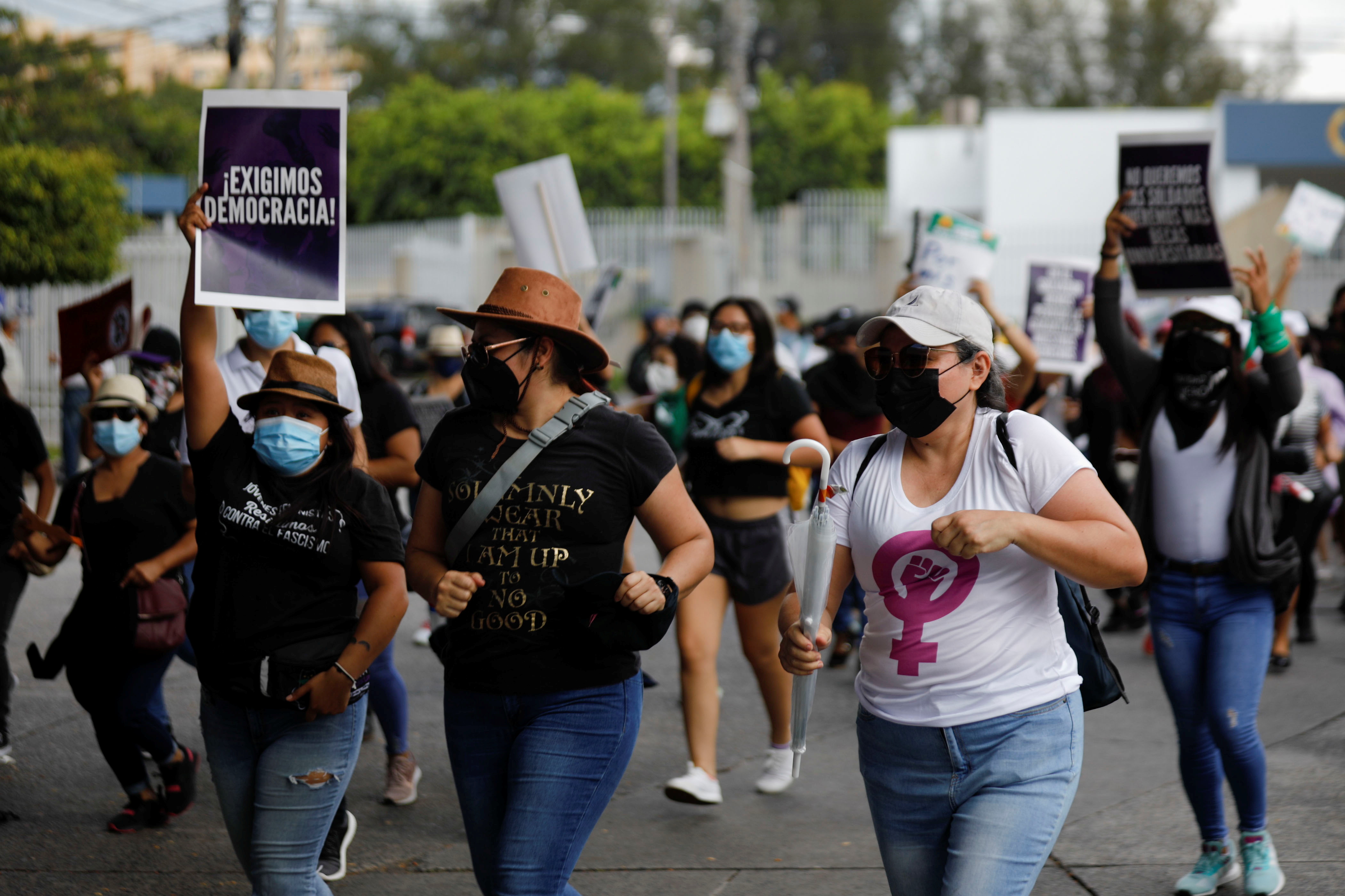 Las mujeres y los jóvenes lideraron las protestas contra el presidente