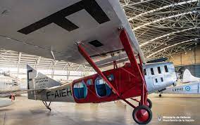 El Latecoere 25, avión que piloteó Saint-Exupéry en sus vuelos a la Patagonia. (Fuente Facebook Ministerio de Defensa)