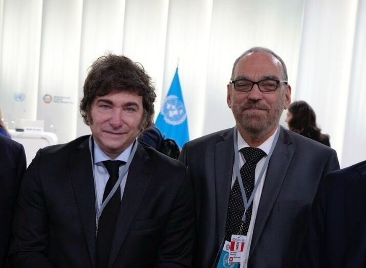 “Odiaba Nueva York, donde pintó sus cuadros más importantes”: Rafael Gumucio presenta su libro sobre Roberto Matta y dice por qué él también la odia