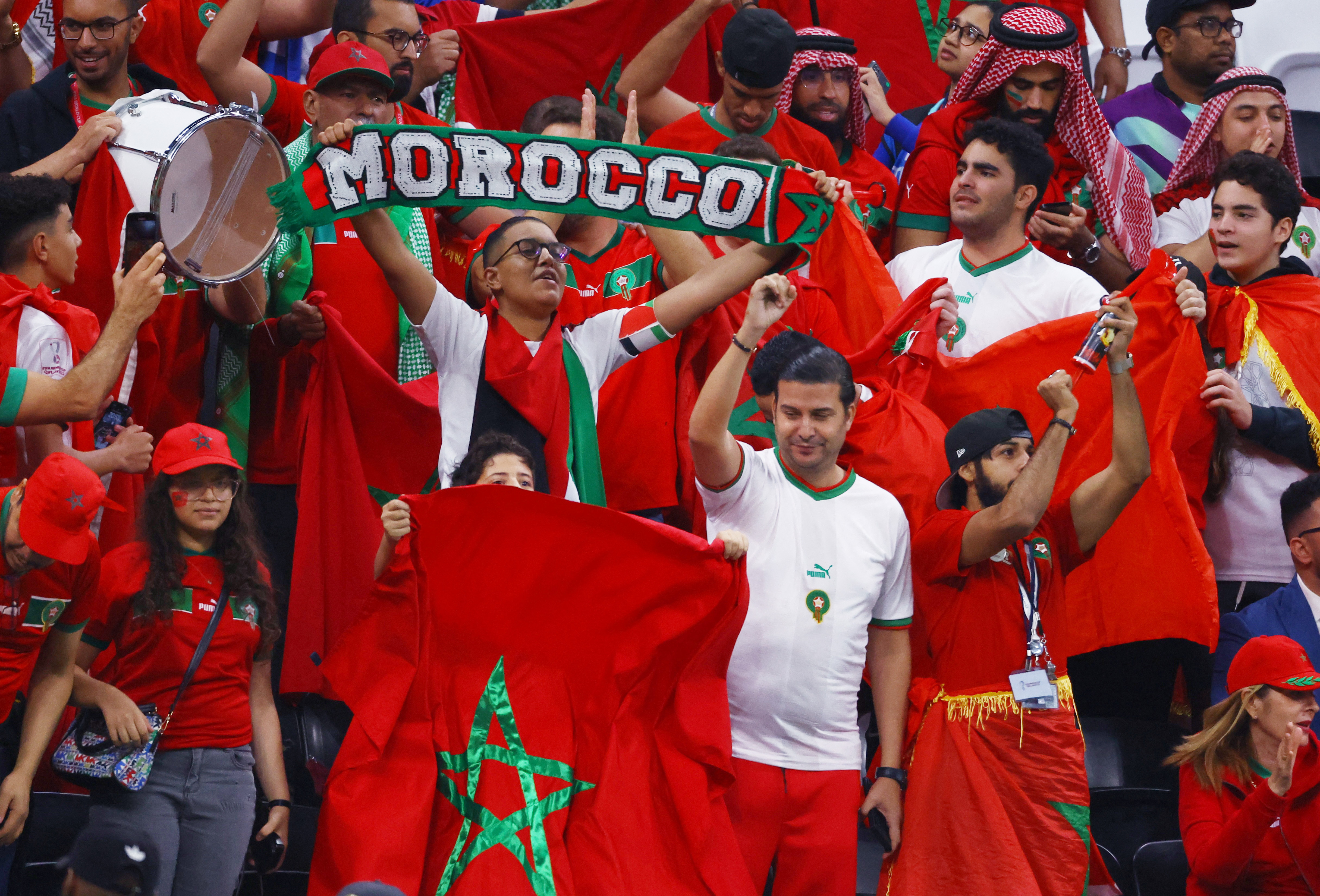 Los hinchas de Marruecos se ilusionan con pasar a la final del Mundial de Qatar 2022 (REUTERS/Molly Darlington)