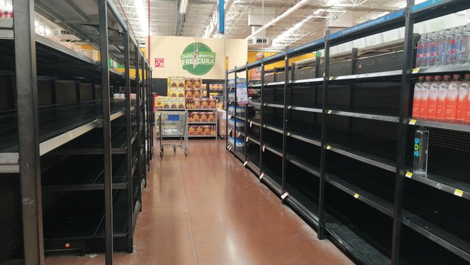 Nuevo León vive una de sus más grandes crisis hídricas. Sólo cae agua de cuatro a diez de la mañana y no hay agua embotellada en tiendas y supermercados. (Foto: Twitter @Hyogash1)