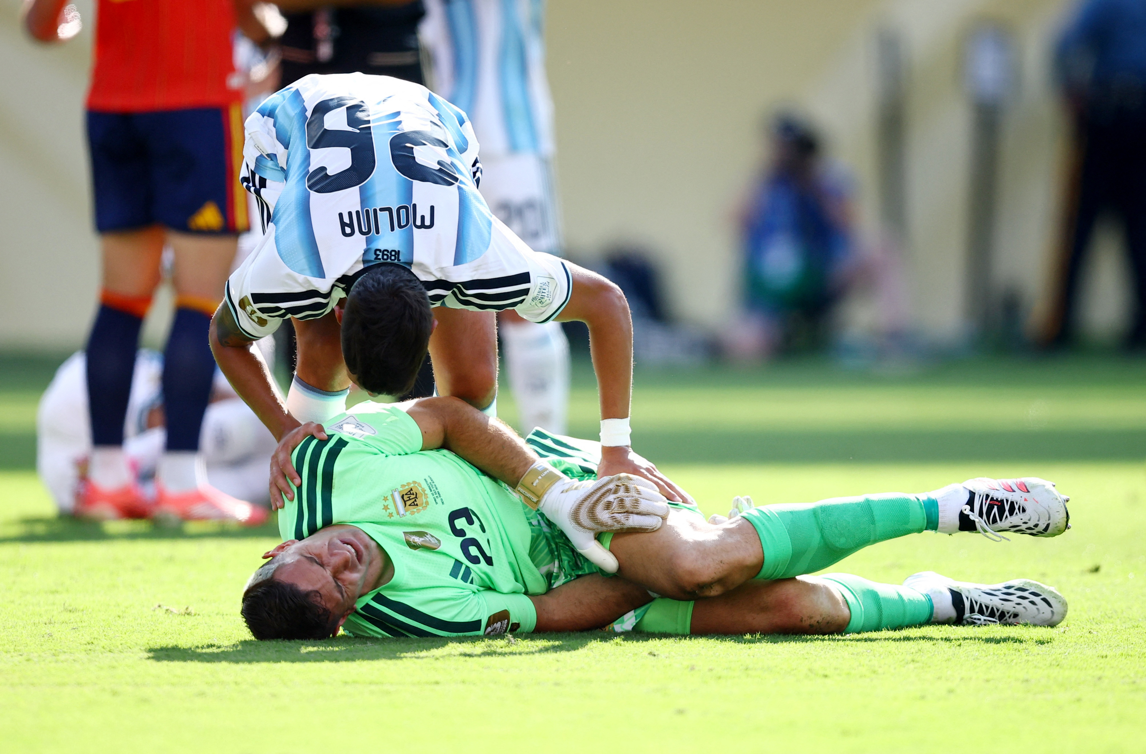 La nueva regla que eval&uacute;a la IFAB para evitar los tiempos muertos encubiertos detr&aacute;s de las lesiones fingidas de los arqueros