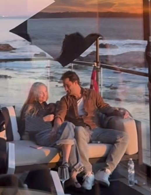 Otro escándalo salpica a Tsitsipas: a una semana de blanquear su romance, aparecieron fotos de su nueva novia con otro hombre