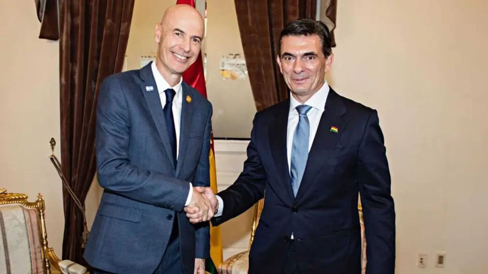 La camiseta que Boca Juniors lanzó al cielo en el homenaje a Miguel Russo apareció en un pueblo de Uruguay