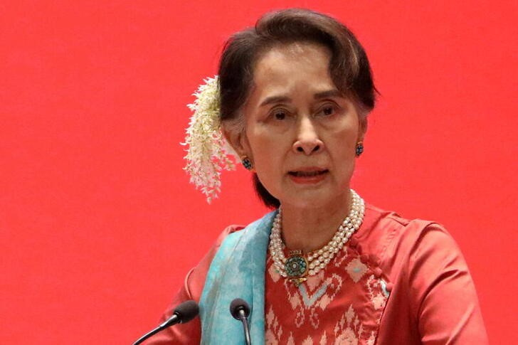 La líder birmana Aung San Suu Kyi y su asesor económico fueron condenados a 3 años de prisión 