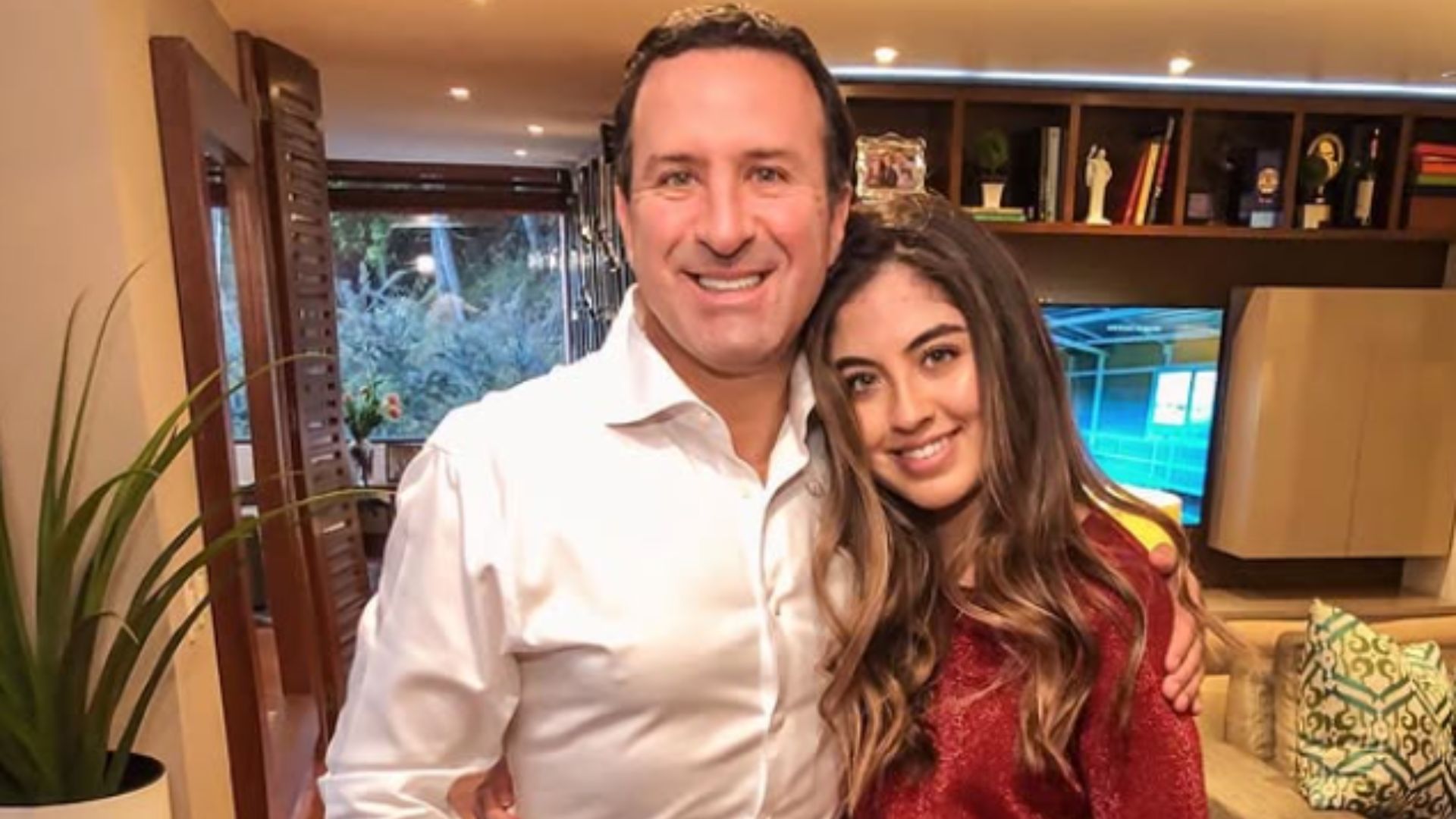 Felipe Arias, de Noticias RCN, sorprendió sacando 'los prohibidos' en la pista junto a su hija: los fans lo nombraron “el suegro más popular” - Infobae