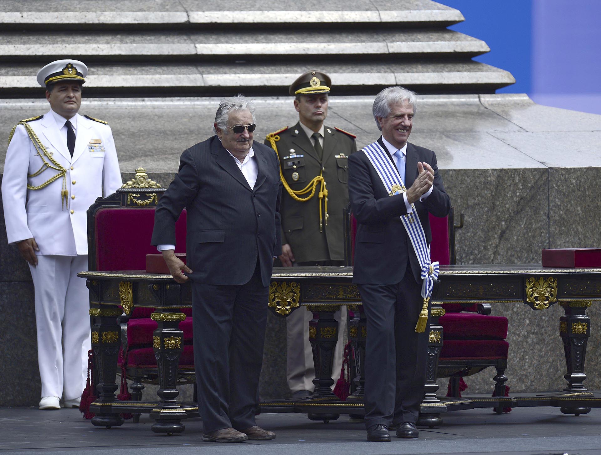 En marzo de 2015, Mujica le "devolvió" la banda presidencial