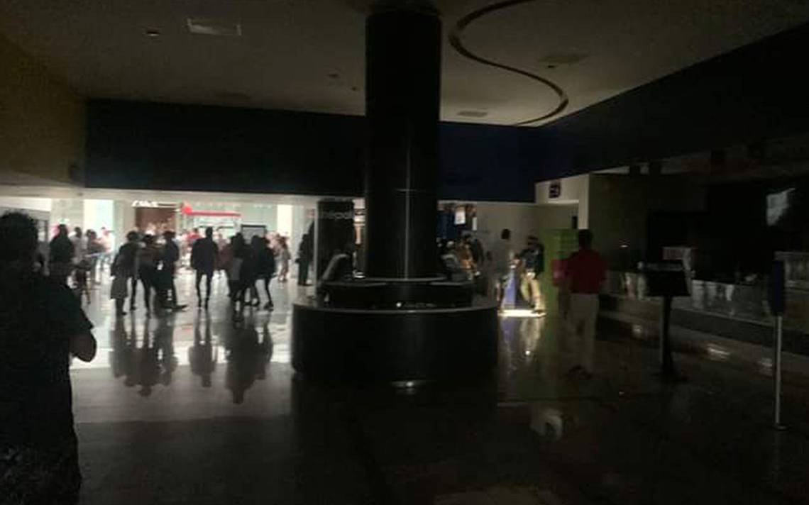 This is what the interior of a shopping mall looked like during the impact on the electrical service (Photo: Twitter/noticiasredmx)