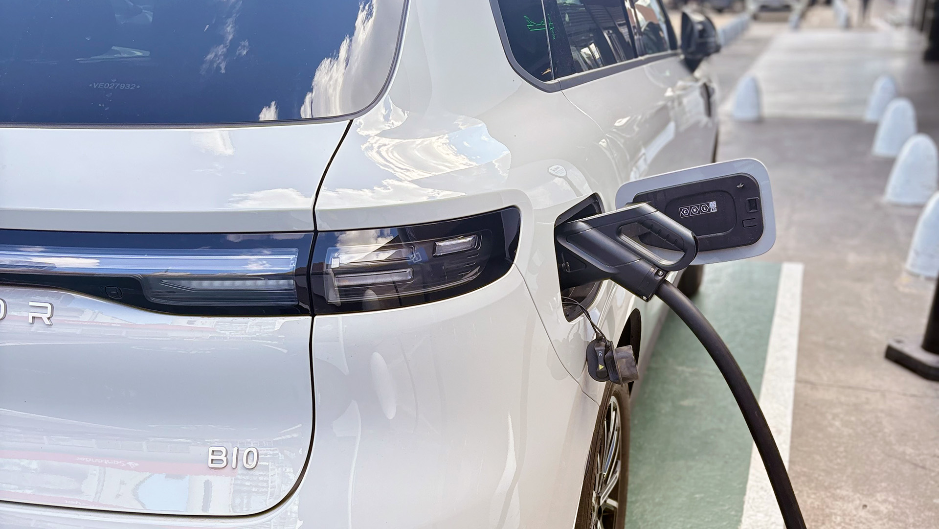 Autos el&eacute;ctricos e h&iacute;bridos: cu&aacute;nto cuesta cargarlos en casa, cu&aacute;nto demora y qu&eacute; se necesita para instalar el equipo