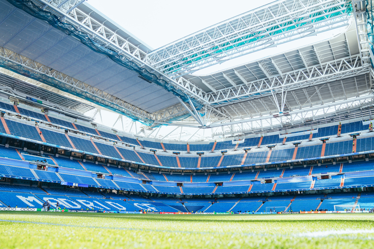 El estadio Santiago Bernabéu, en las horas previas a la ida de las semifinales de la Champions League