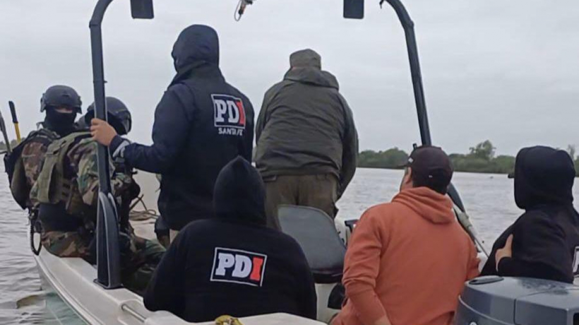 Violento choque frontal entre un auto y un camión en Mendoza: murió una mujer y un hombre sufrió graves heridas