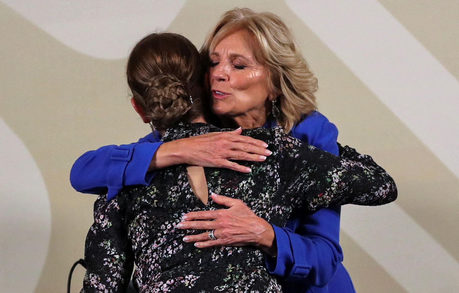 Jill Biden y Beatriz Gutiérrez Müller encabezaron distintas acciones durante la visita de la primera dama estadounidense a México. (REUTERS/Raquel Cunha)