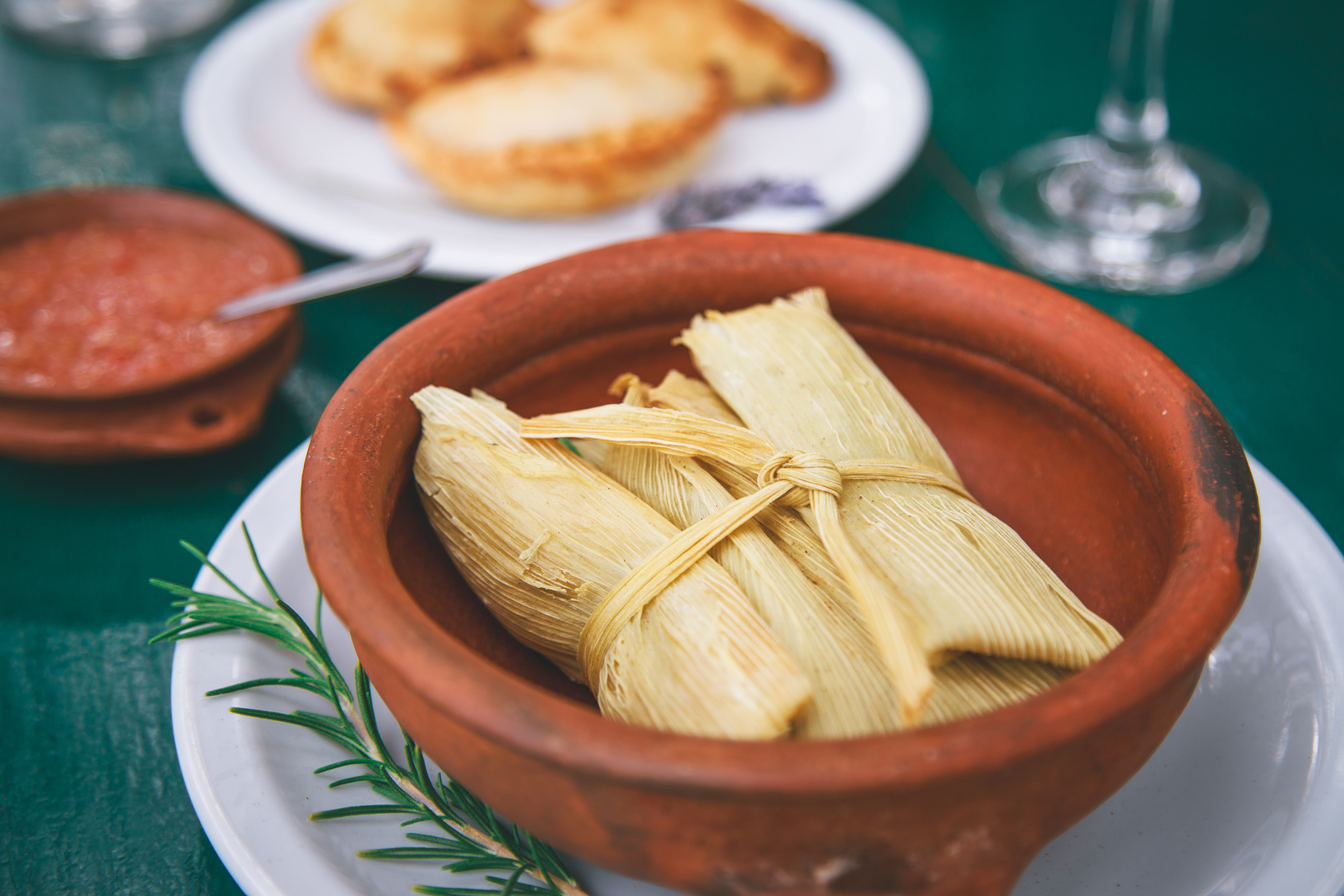 El tamal es un platillo muy comido en México. 