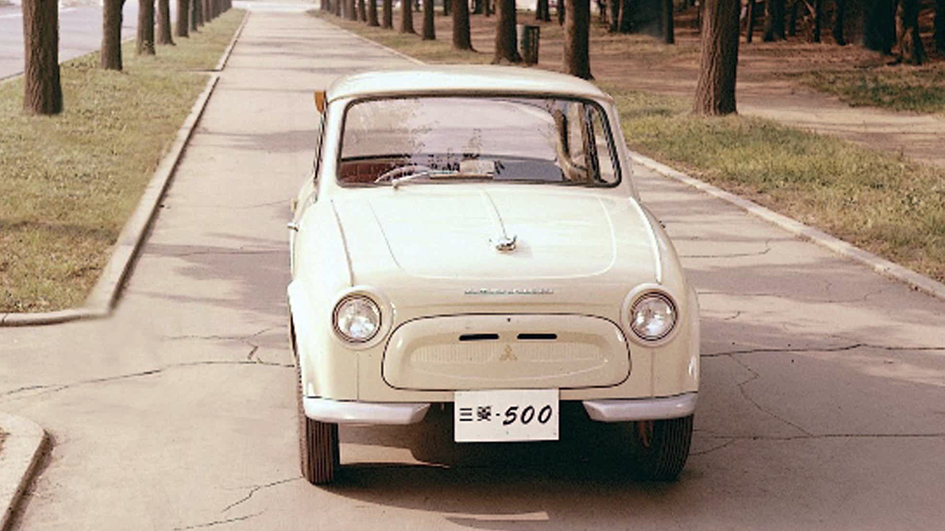 El "Fitito japonés" tenía un motor de dos cilindros en posición trasera, como el Fiat 500 en Italia había estrenado 3 años antes