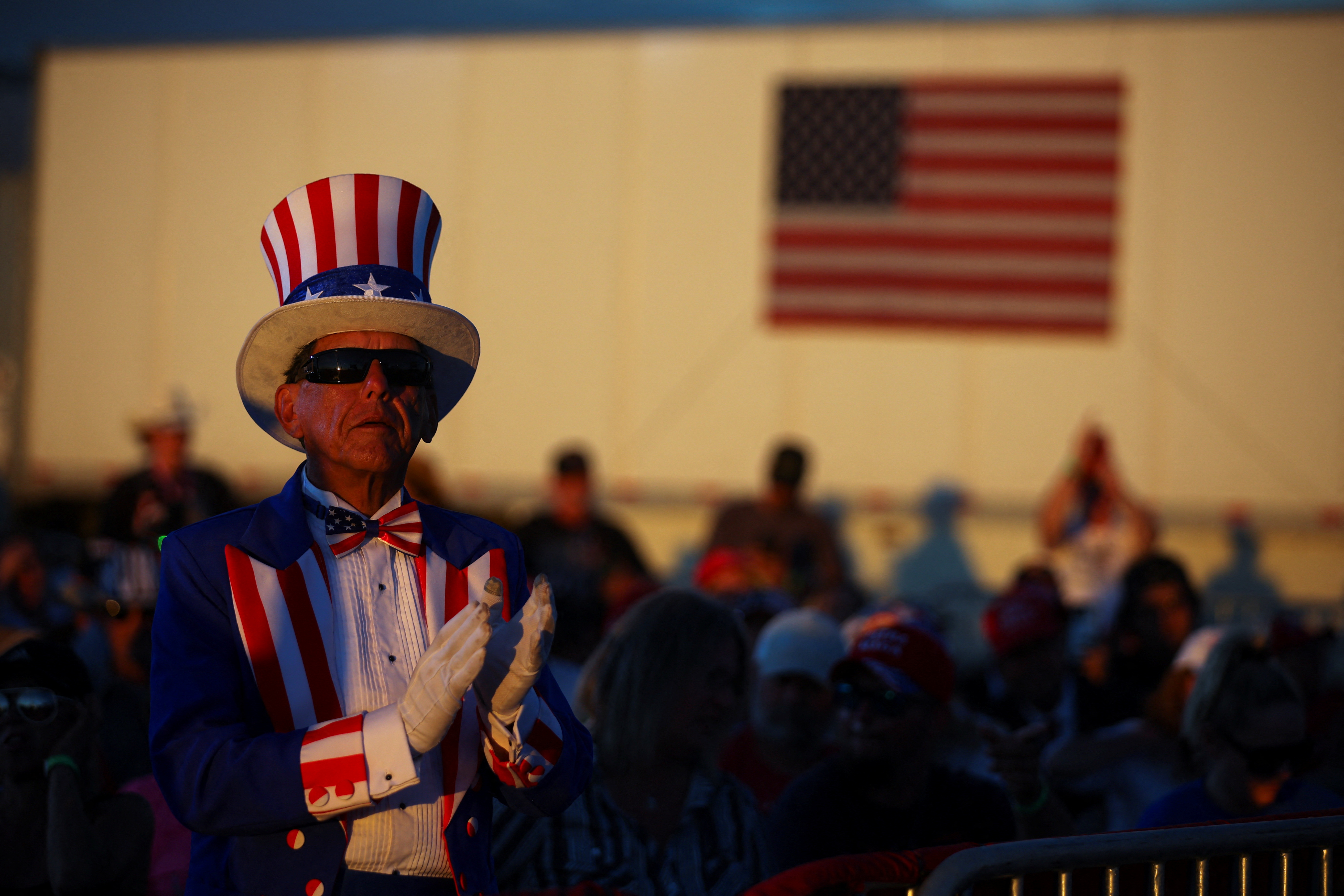 A man disguised as "Uncle Sam" during one of Donald Trump's appearances with the candidates for the November legislative elections in Arizona.  (REUTERS/Brian Snyder)