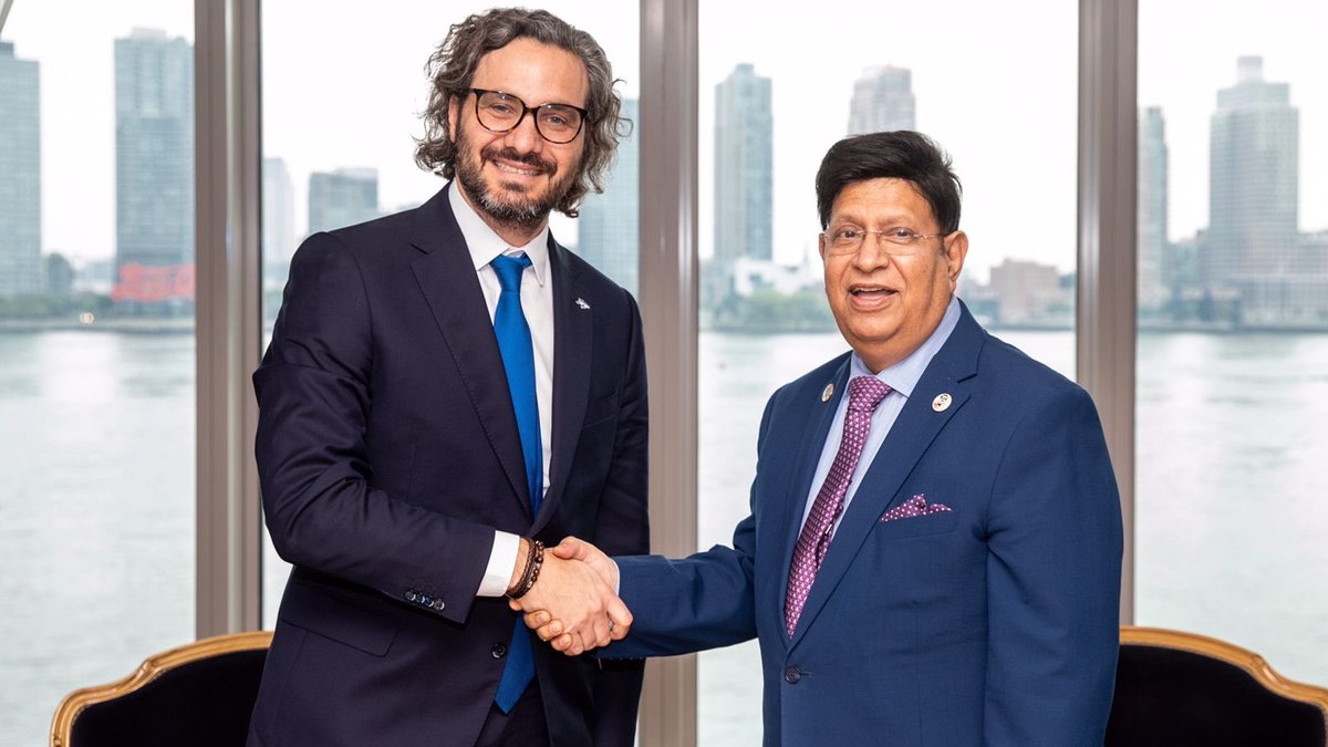 Santiago Cafiero viajó a Bangladesh para reabrir la embajada en ese país y con el objetivo de reforzar las exportaciones