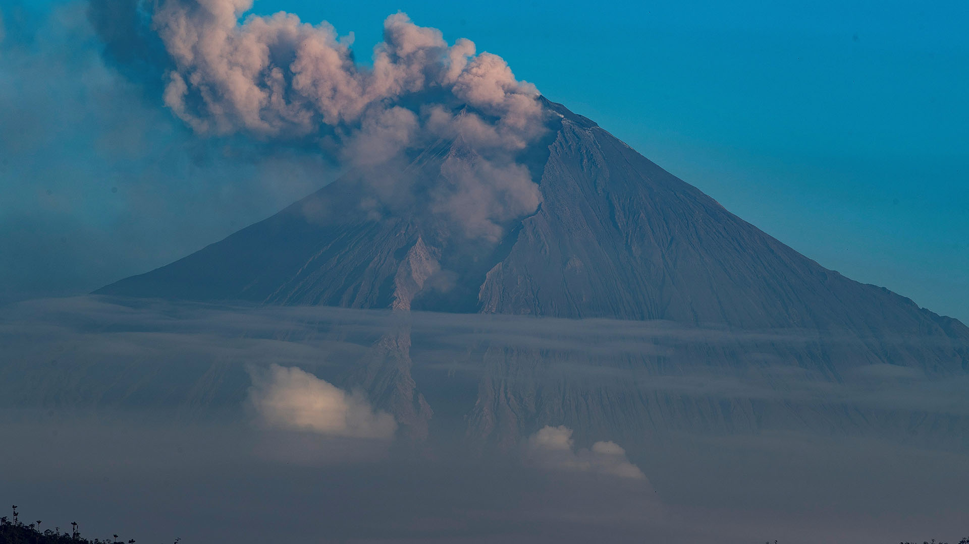 Vista del volcán Sangay, en Ecuador, en una fotografía de archivo. EFE/José Jácome