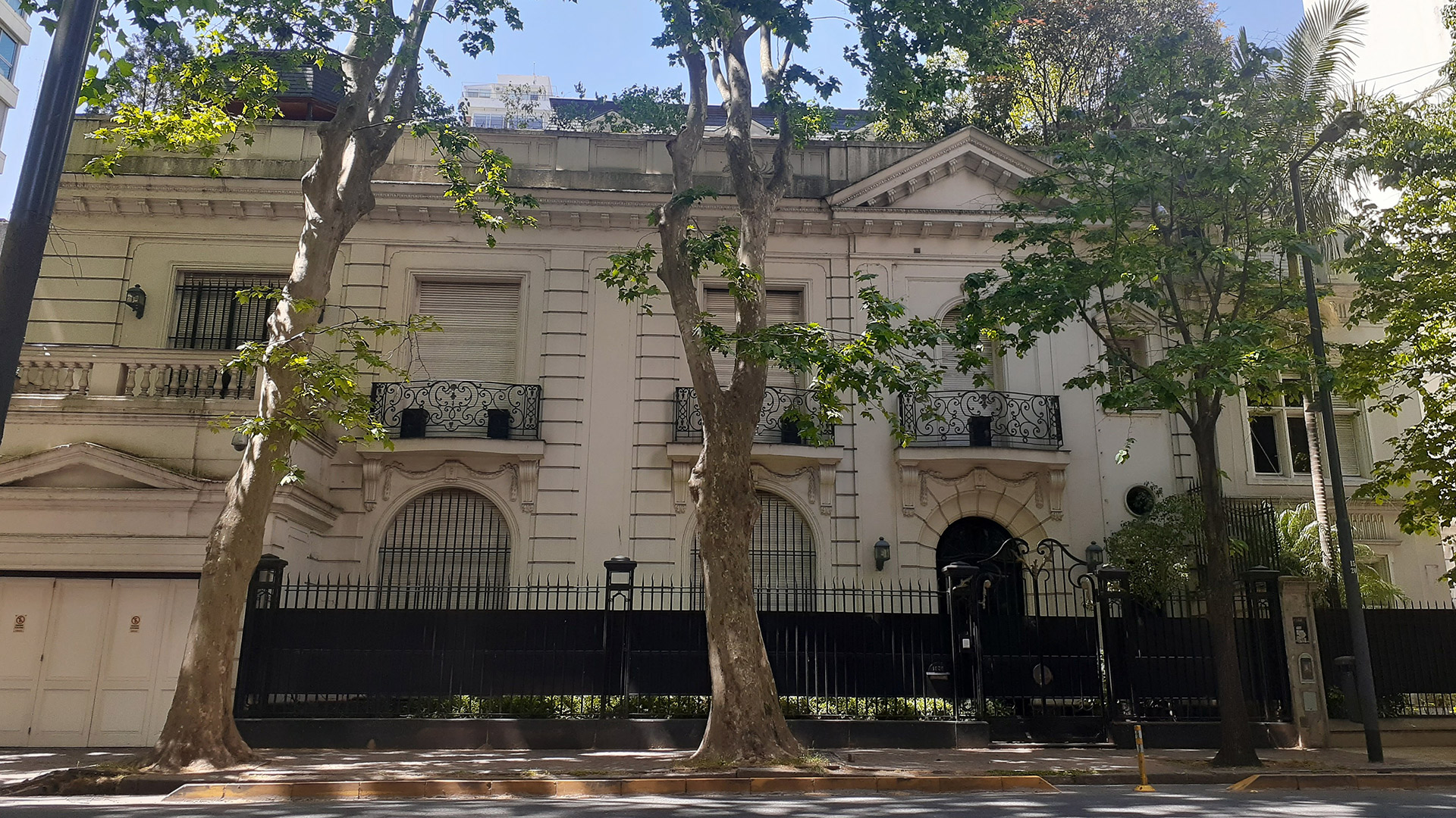 Vecinos de Belgrano se oponen a la construcción de una torre en el predio de una mansión histórica