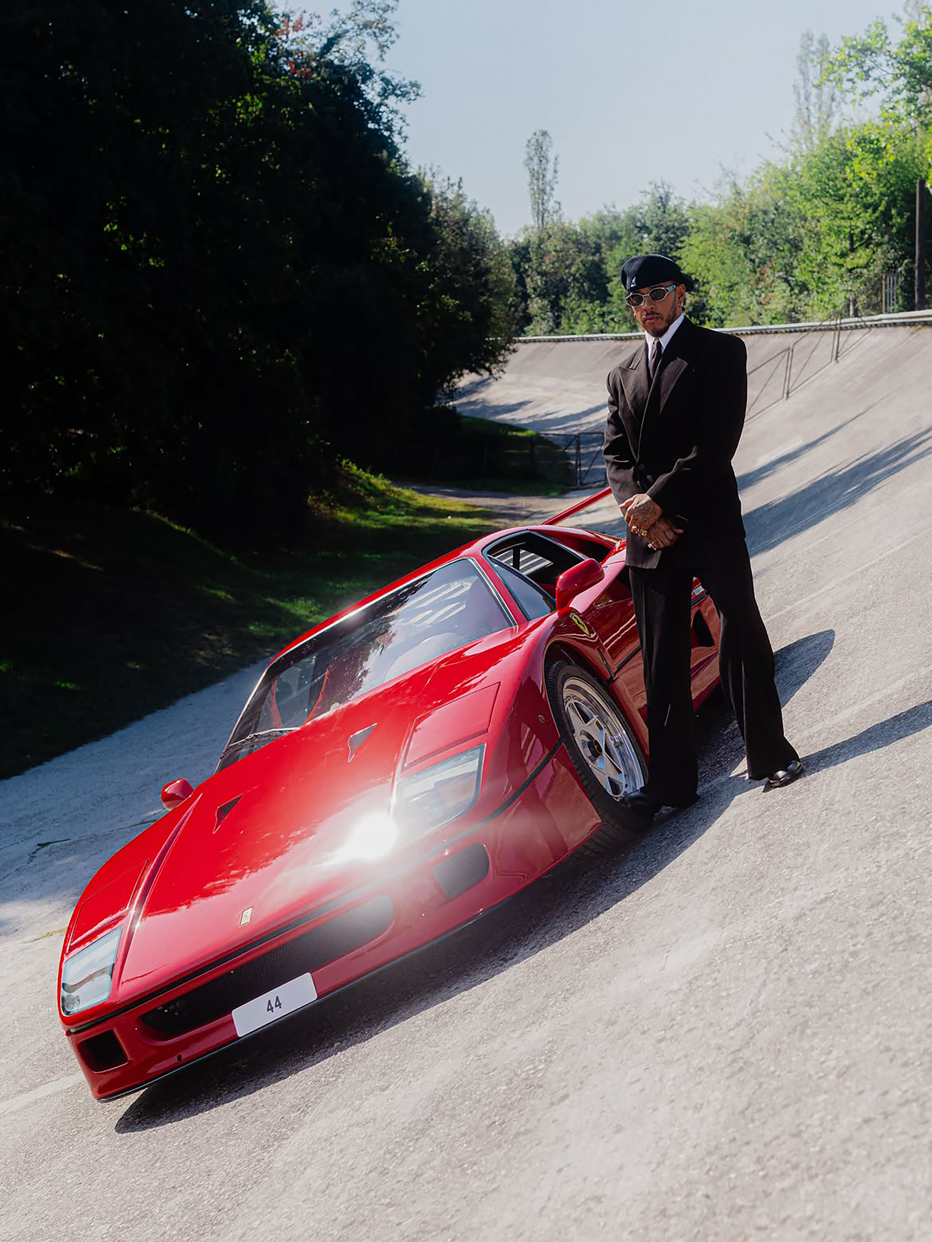 Lewis Hamilton cont&oacute; los secretos de la Ferrari F-40 que restaur&oacute;: apenas 69 kil&oacute;metros, 30 a&ntilde;os guardada debajo de una funda y una sorpresa en el motor