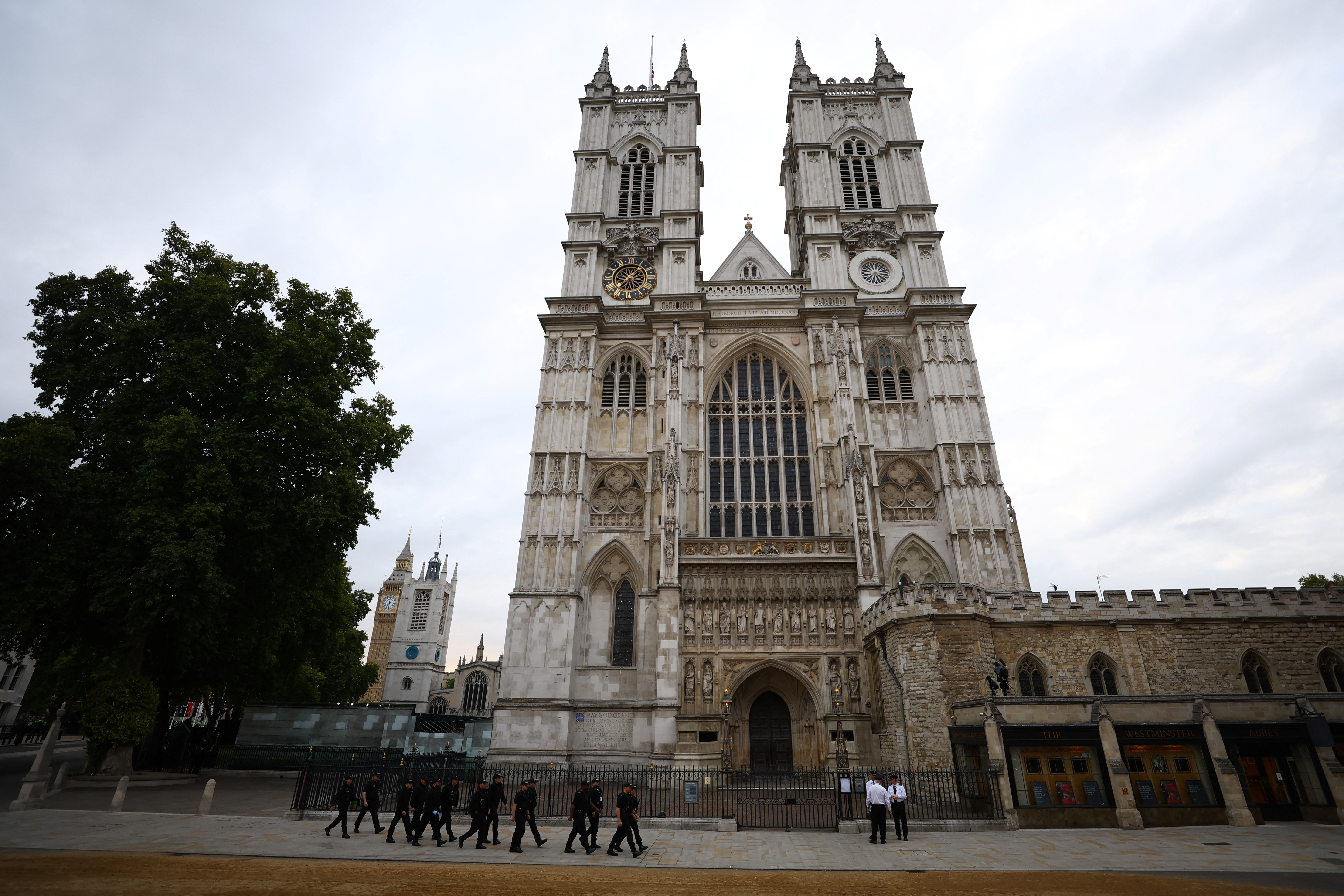 Abrieron las puertas de la Abadía de Westminsterpara para recibir a los asistentes al servicio fúnebre de la reina 