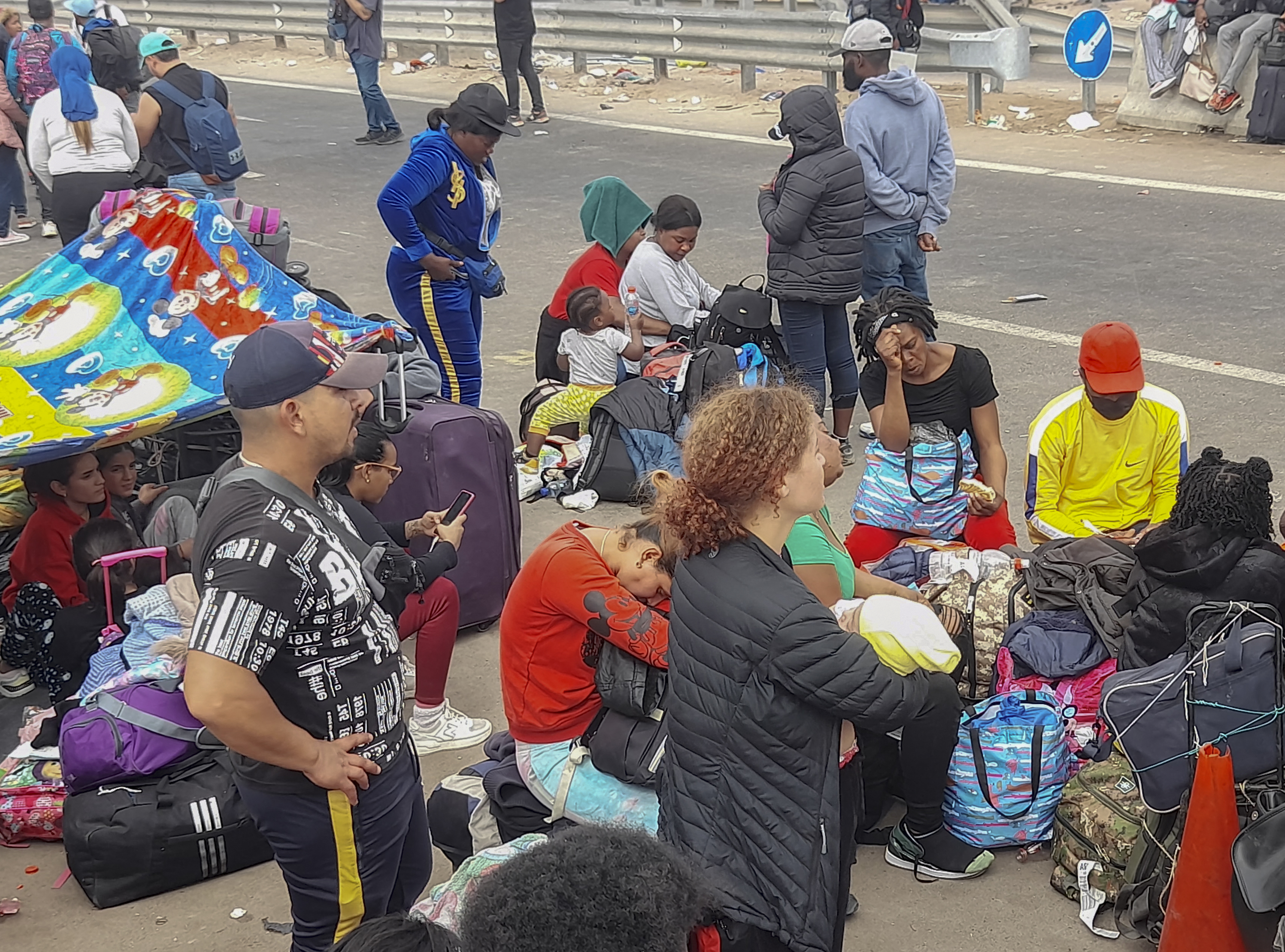 Gobiernos de Perú, Chile, Ecuador y Venezuela evalúan abrir paso humanitario para migrantes varados en la frontera
