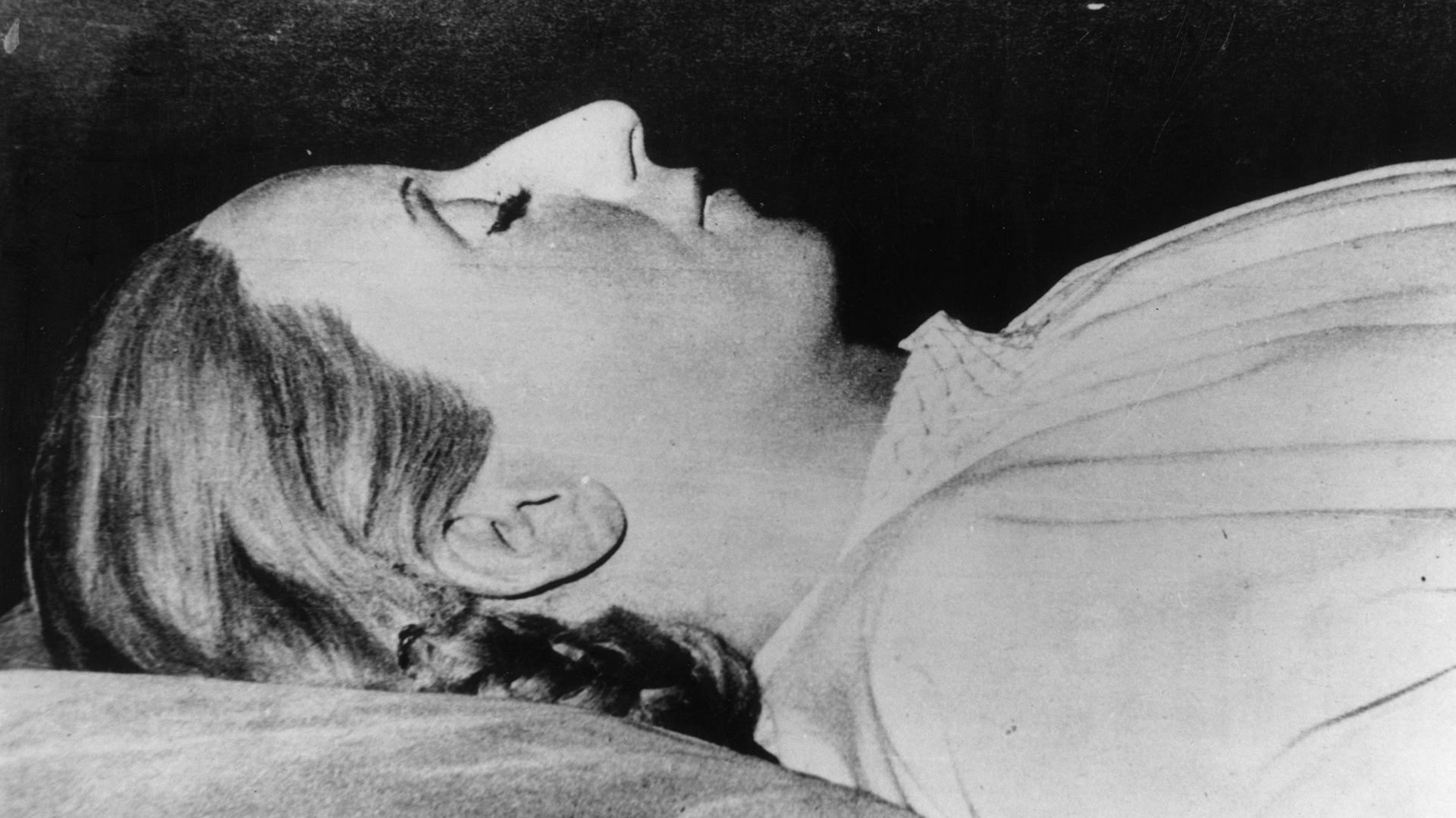 El cuerpo embalsamado de Evita (1919 - 1952) (Photo by Keystone/Getty Images)