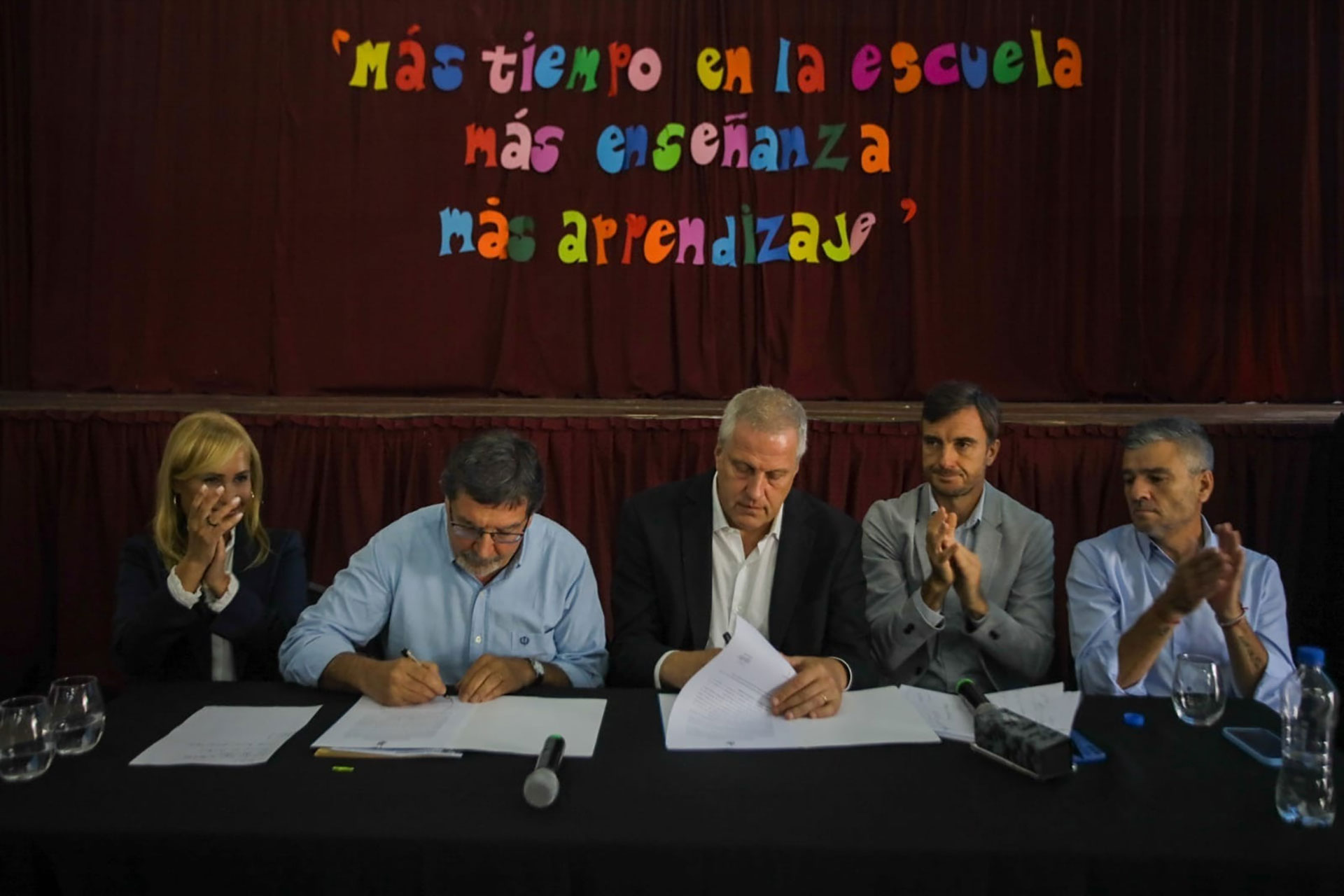 El ministro de Educación, Jaime Perczyk, y su par bonaerense, Alberto Sileoni, en la firma del convenio