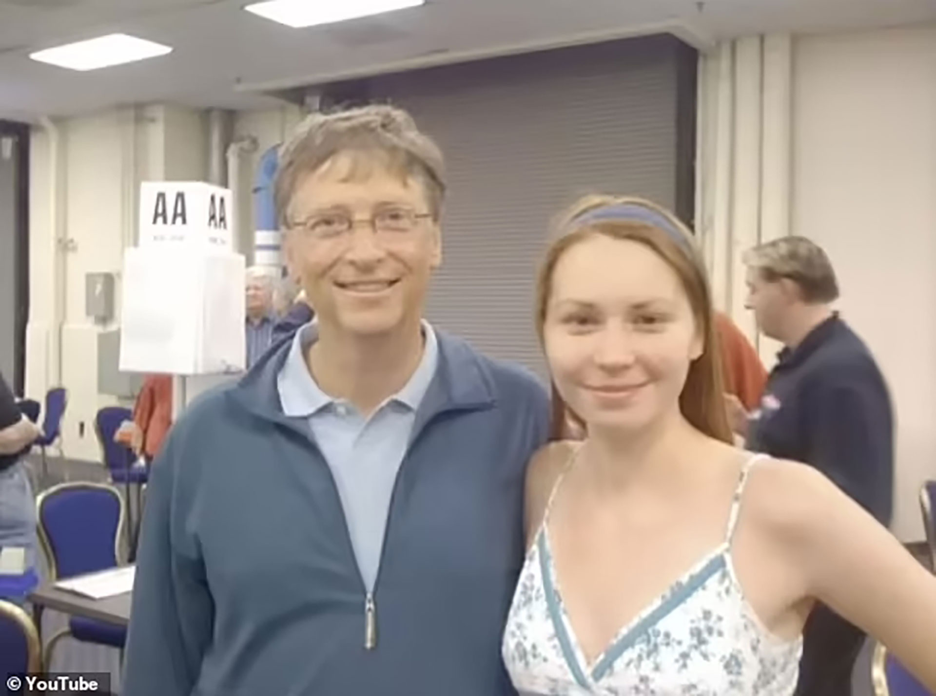 Bill Gates y Mila Antonova, en 2010, después de un encuentro en un torneo de bridge


