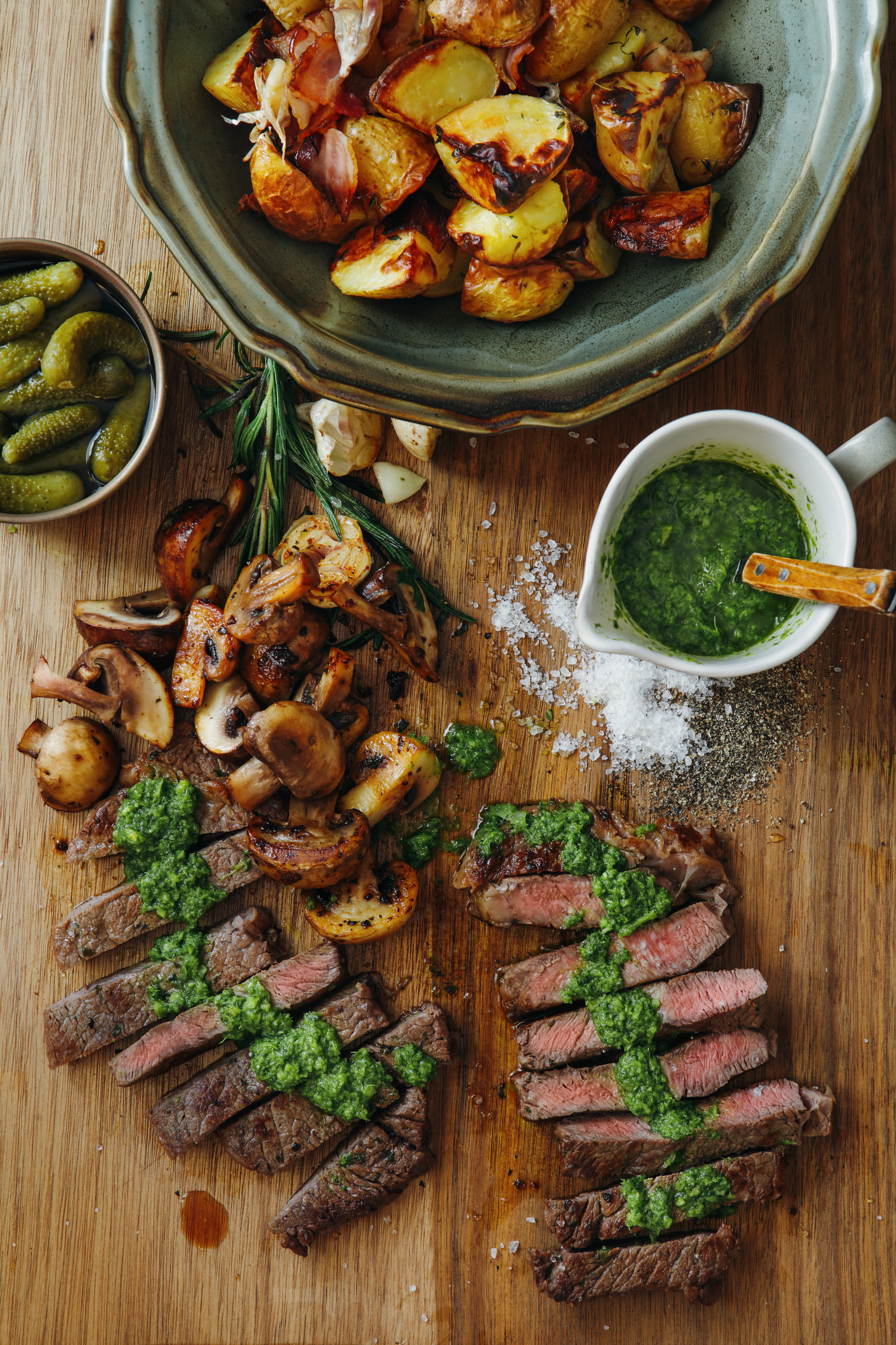 Para Mallmann, lo ideal es preparar esta salsa con un día de antelación para que los sabores tengan tiempo de fundirse mejor (Getty Images)
