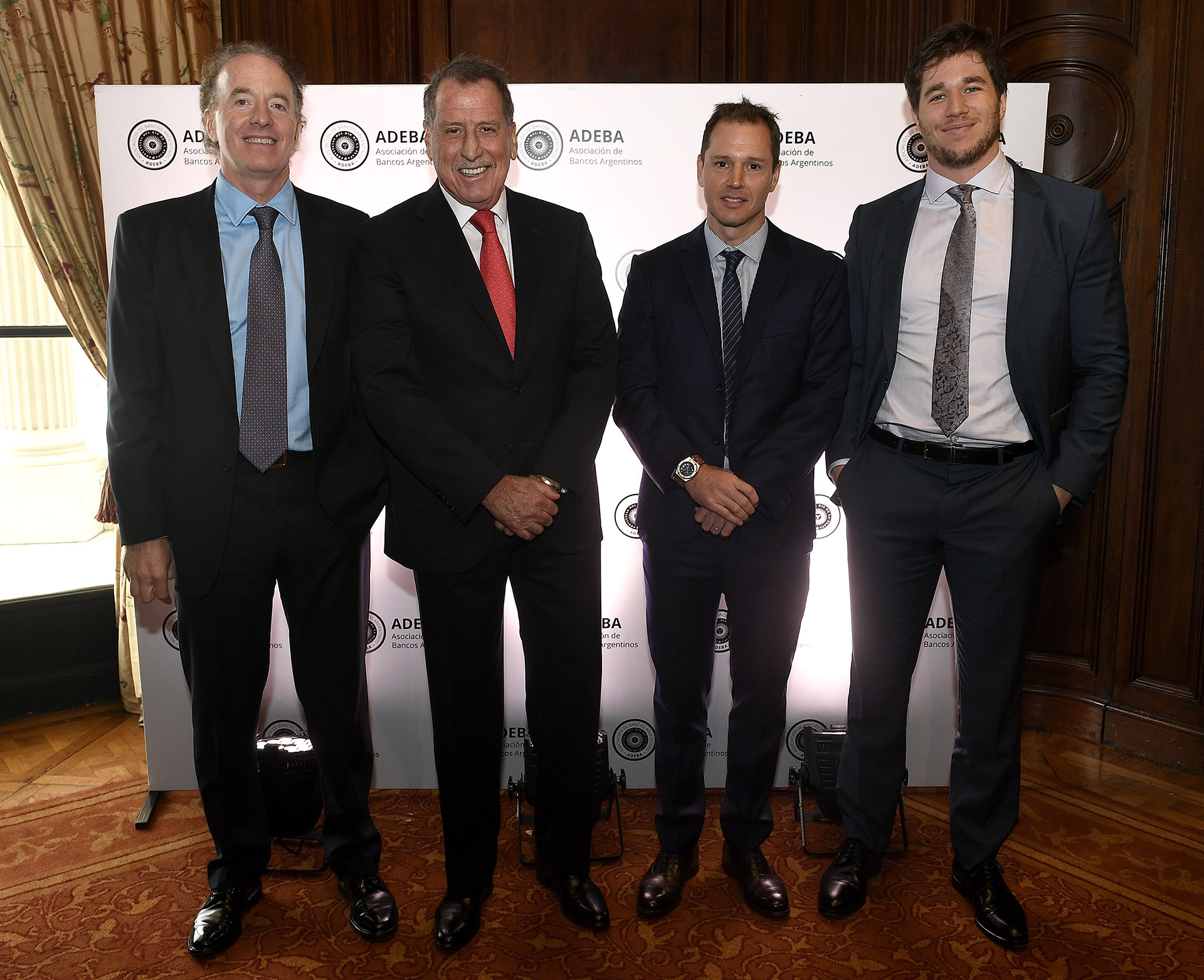 Sebastian Eskenazi, Jorge Brito y Jorge Brito (h) en un cóctel realizado por la Asociación de Bancos Argentinos (ADEBA)