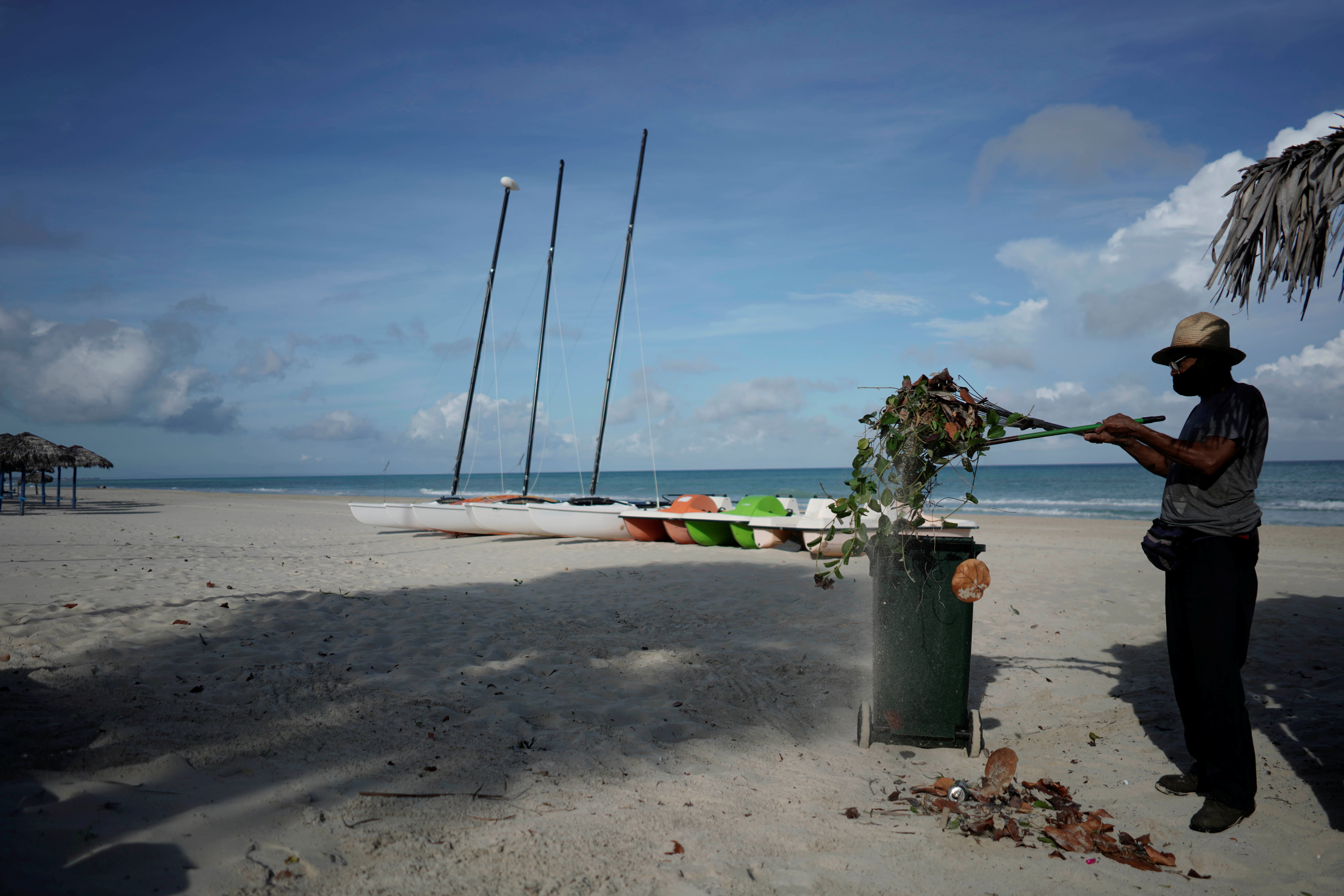 Una playa vacía en Cuba. Foto: REUTERS/Alexandre Meneghini
