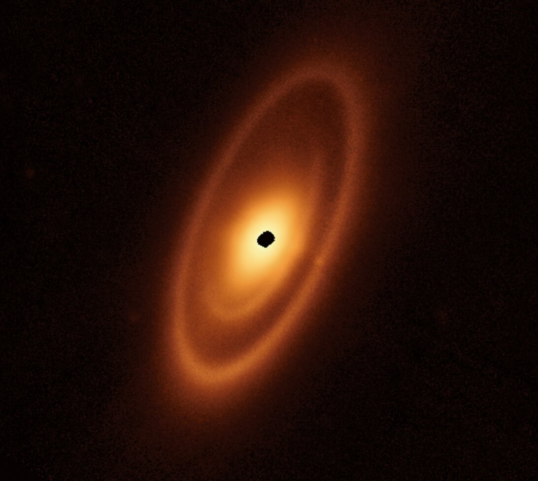 Recientemente, el telescopio James Webb permitió observar el polvo cercano a una estrella, que es similar, según explicaron, a los escombros que se encuentran en otras partes de la galaxia