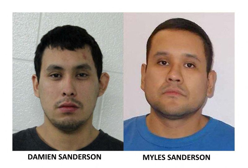 Damien Sanderson y Myles Sanderson, a quienes la Real Policía Montada de Canadá (RCMP) señala como sospechosos de los apuñalamientos en la provincia canadiense de Saskatchewan, aparecen en esta imagen sin fecha difundida por la RCMP. 4 de septiembre de 2022 (RCMP/vía REUTERS)