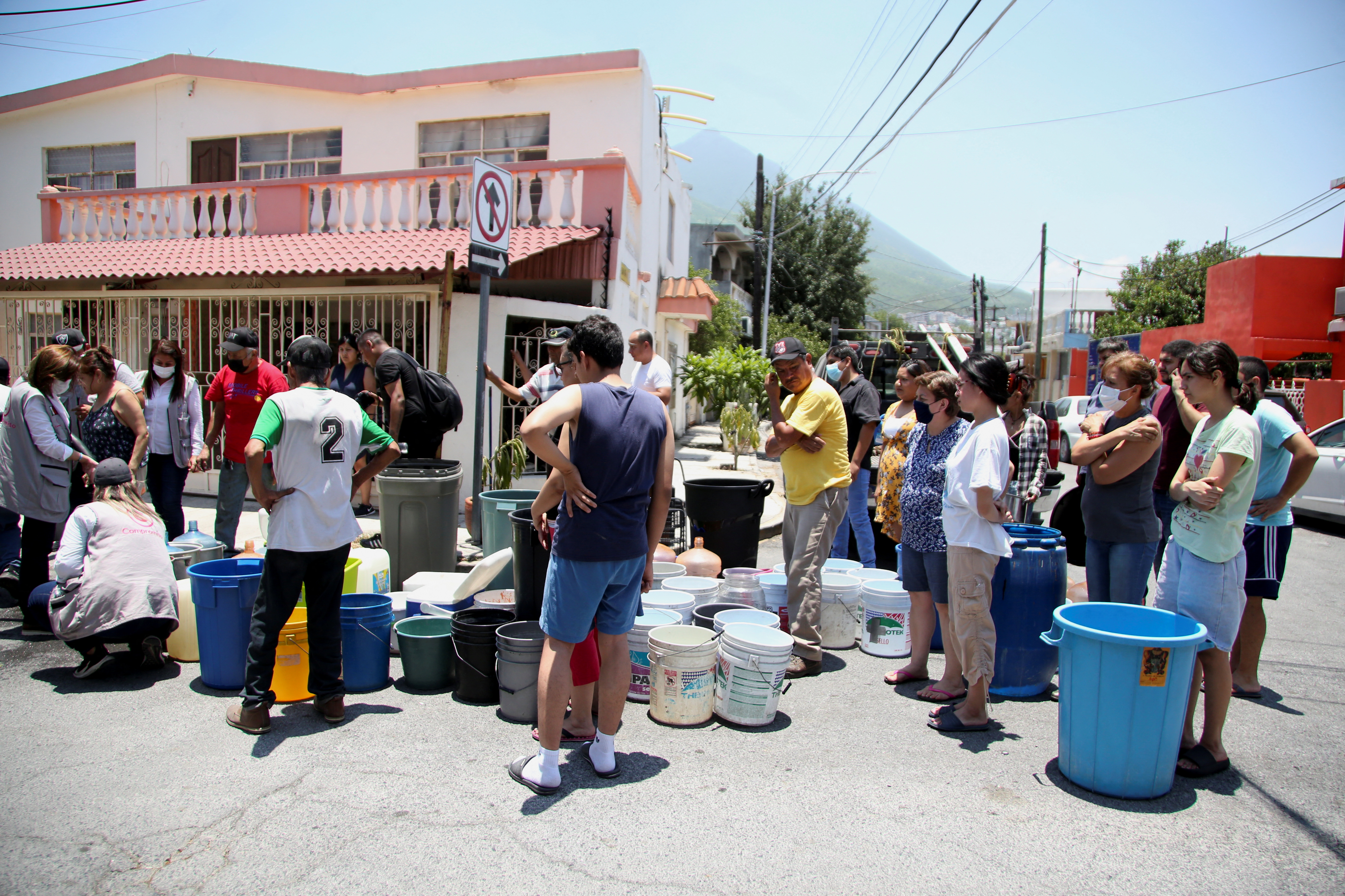 Residents wait for the water truck to arrive at La Hacienda neighborhood in Guadalupe, in Nuevo Leon state, Mexico June 11, 2022. REUTERS/Jorge Mendoza