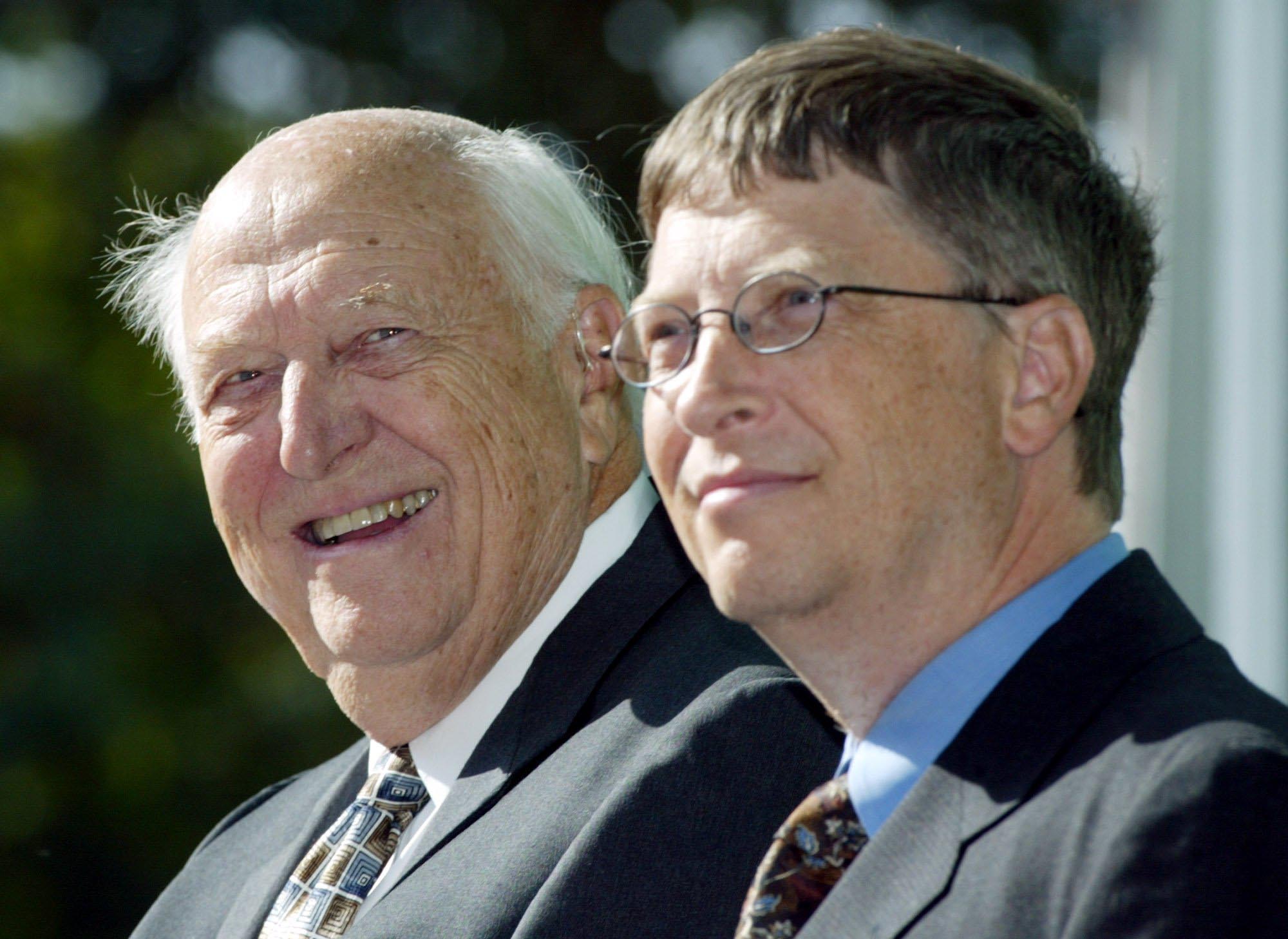 William H. Gates Sr. y Bill Gates Jr., fundador de Microsoft (AP)