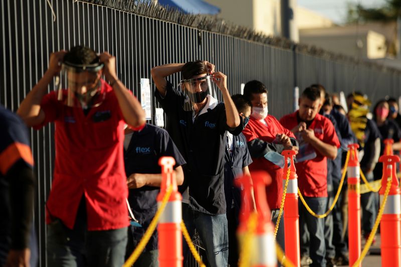 Fueron 3,295 empresas las que se dieron de baja en mayo, según cifras del IMSS (Foto: Reuters/José Luis González)
