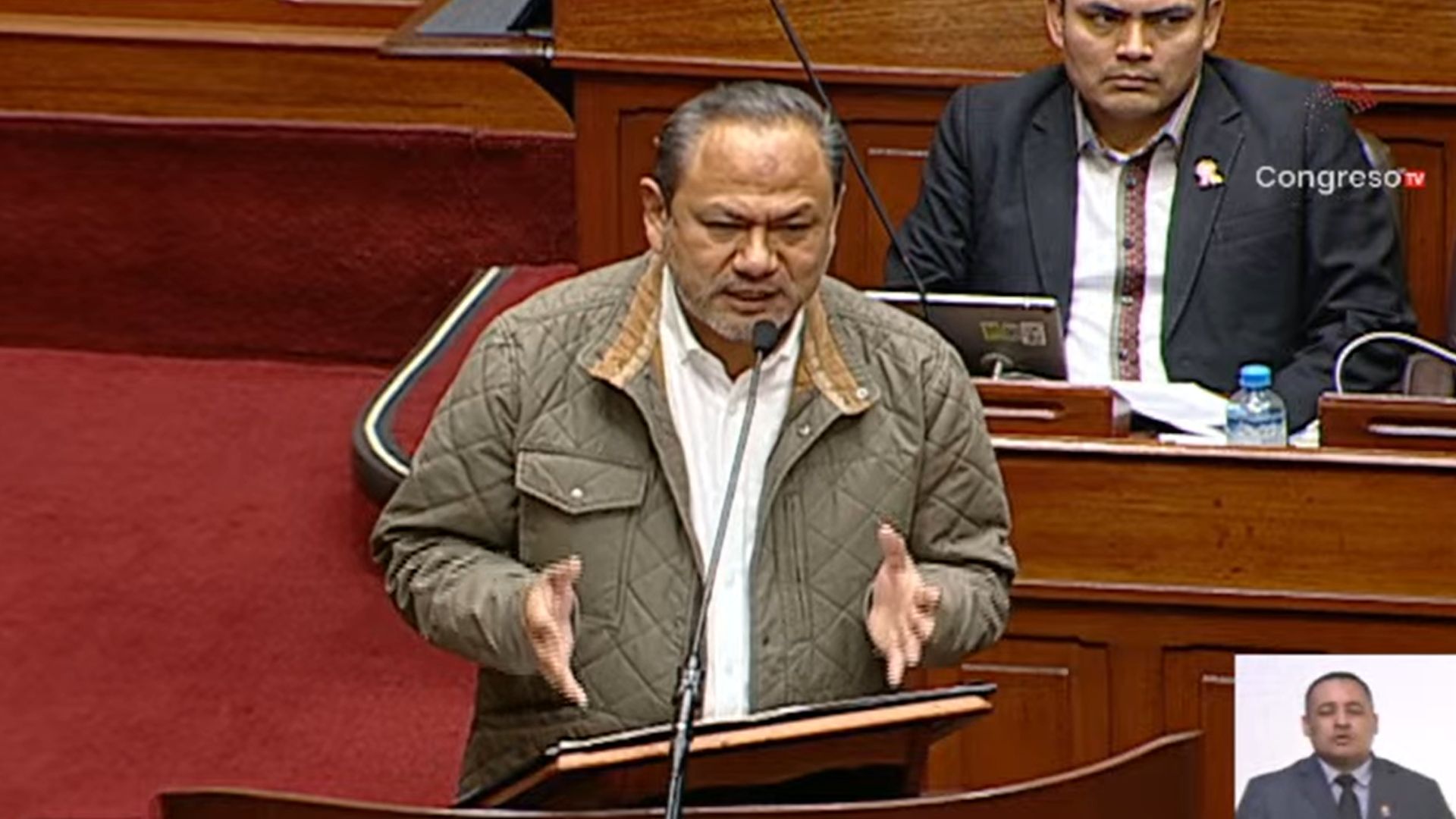 Ministro del Interior, Mariano González, se presenta en el Parlamento.