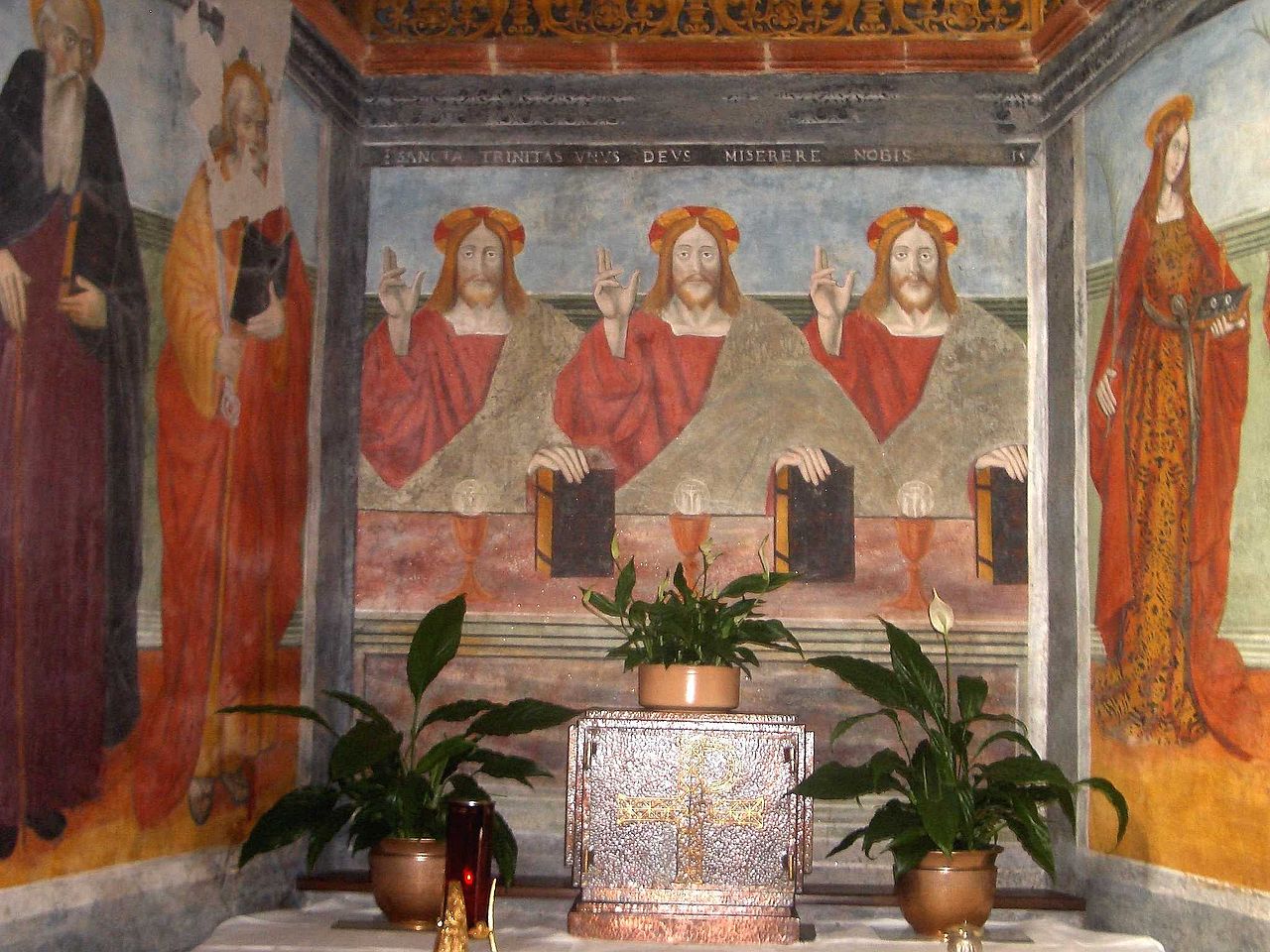 Imagen tríplice de Cristo: fresco de la escuela del pintor Defendente Ferrari, en la iglesia de la Santísima Trinidad de Brenna, siglo XVI