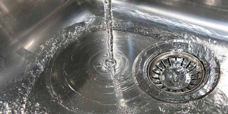 Agua del caño de una cocina (Foto: Net Jet)