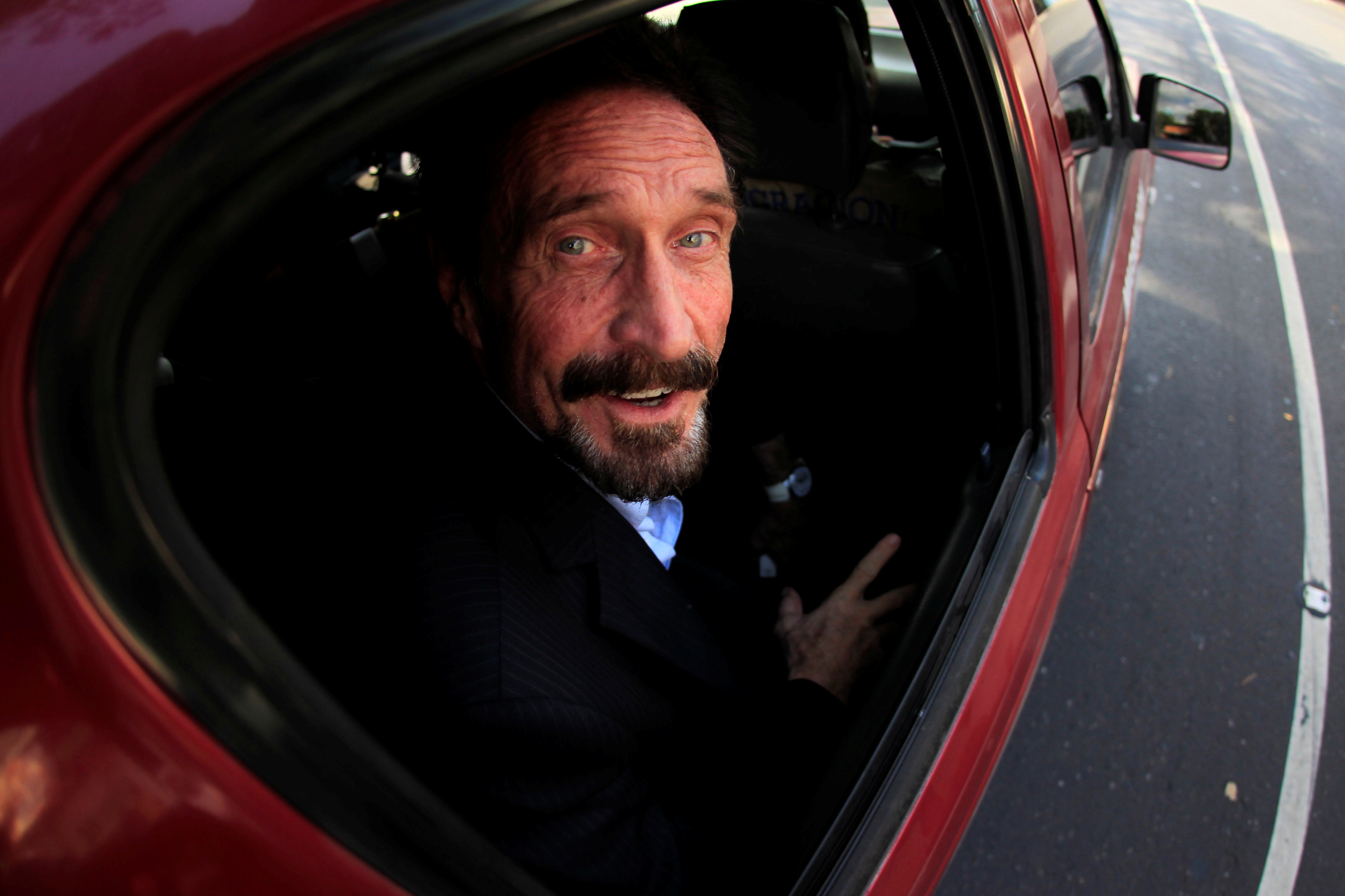 McAfee apareció muerto en su celda el mismo día que se enteró que sería extraditado a Estados Unidos