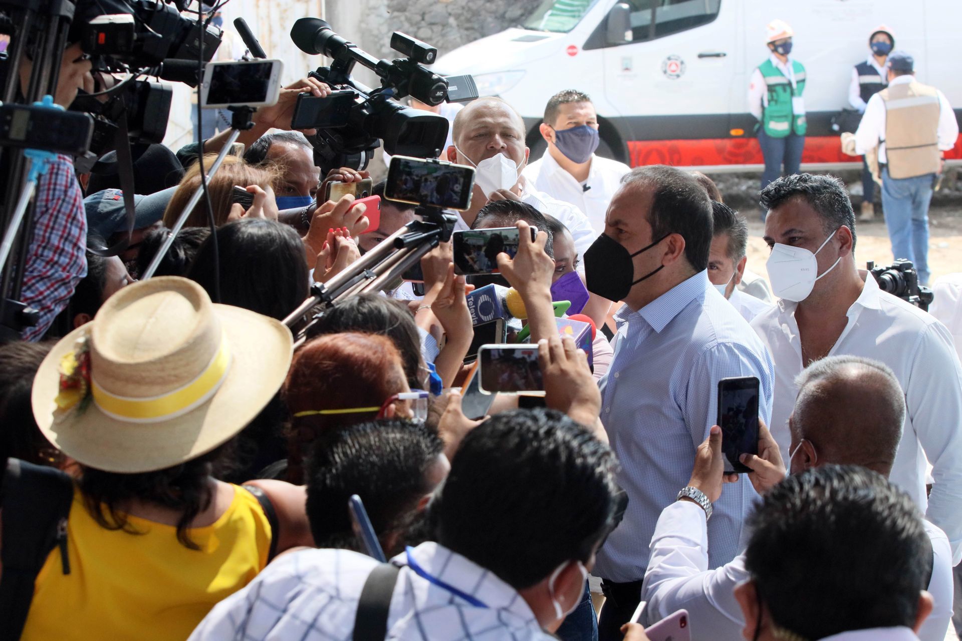 Por Qué Se Reunieron Cuauhtémoc Blanco Y Amlo En Palacio Nacional Infobae