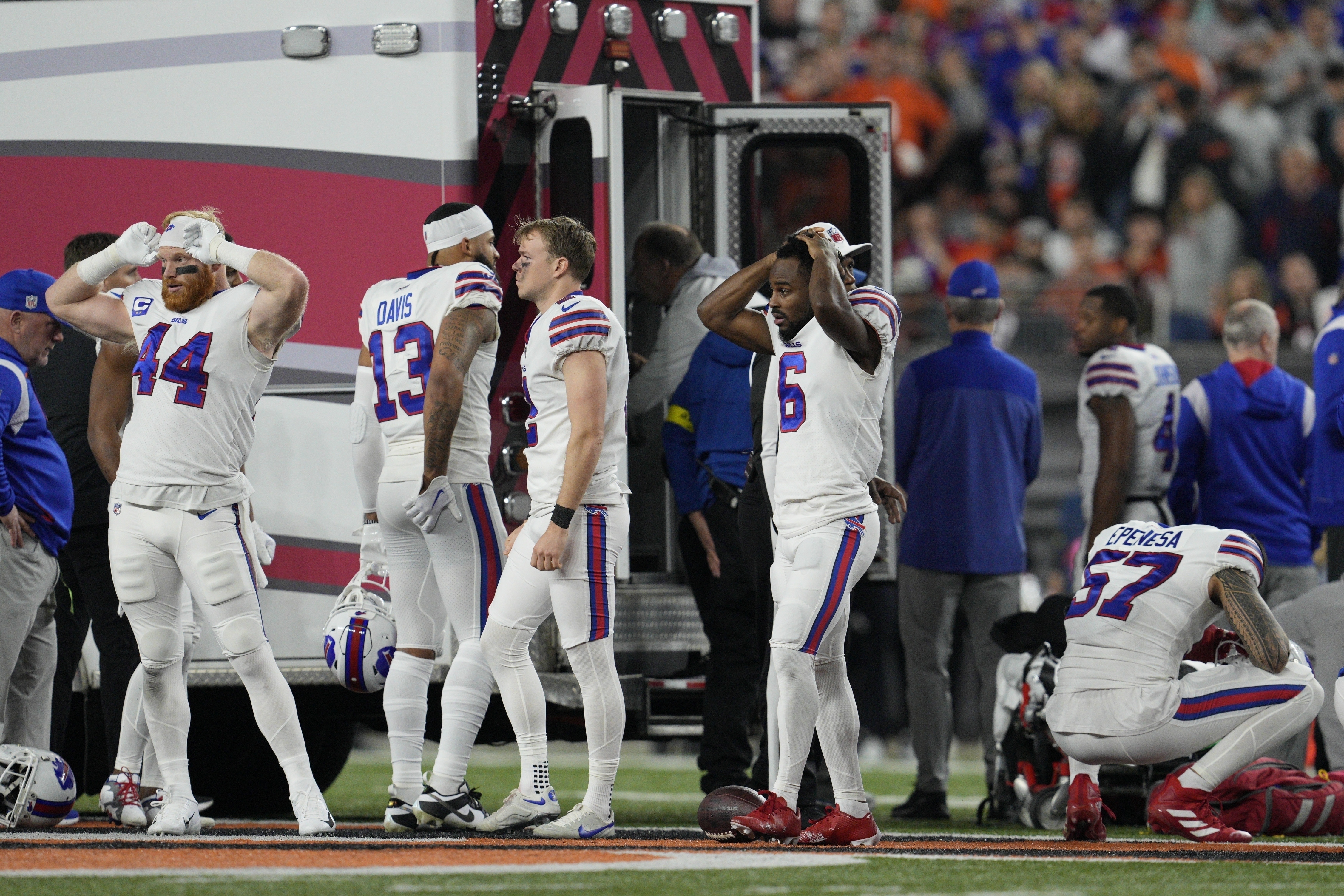 NFL - Tragedia Hamlin: malore in campo durante Bengals-Bills, ora