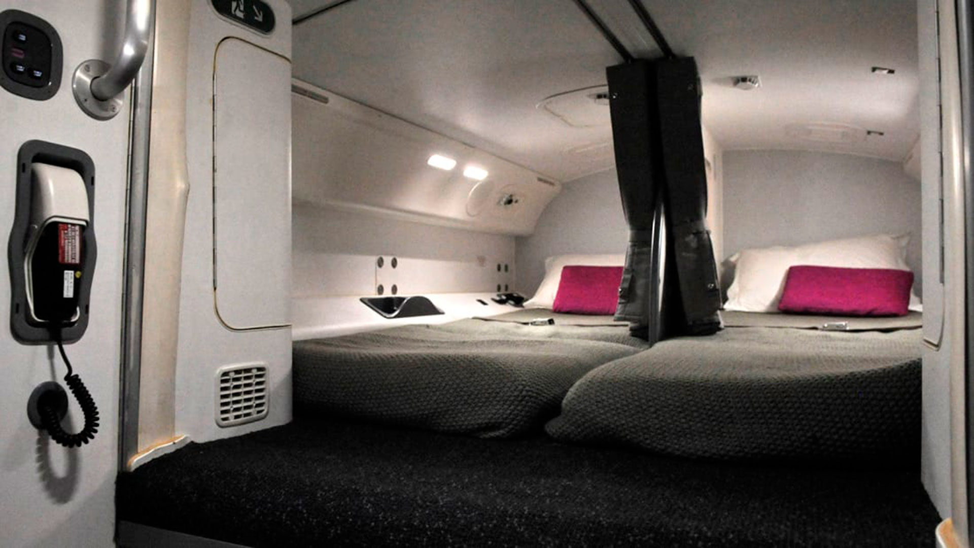 Compartimento para pilotos en un avión Boeing 787 Dreamliner. (Boeing)