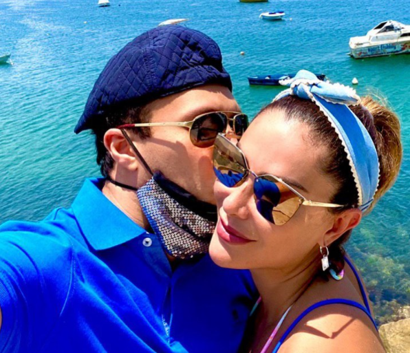 El programa Chisme en vivo aseguró que mientras la pareja presumía su viaje, Larry se encontraba realizando diversos fraudes. (Foto: @ninelconde/ Instagram)