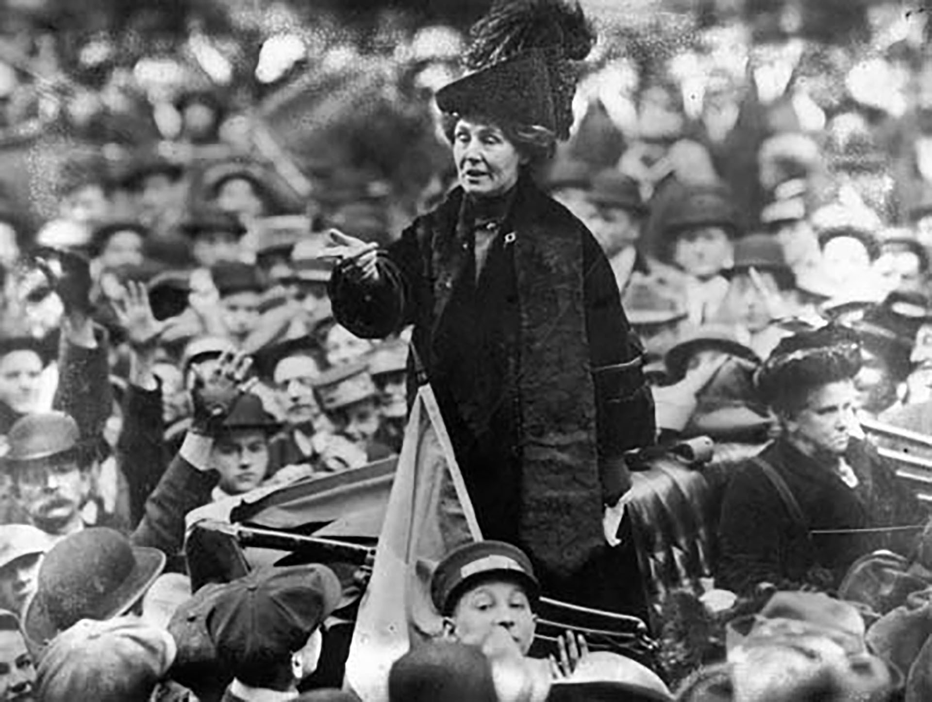 Emmeline Pankhurst addressing a crowd in New York in 1913. Hulton Archives - Getty Images/Wikimedia Commons